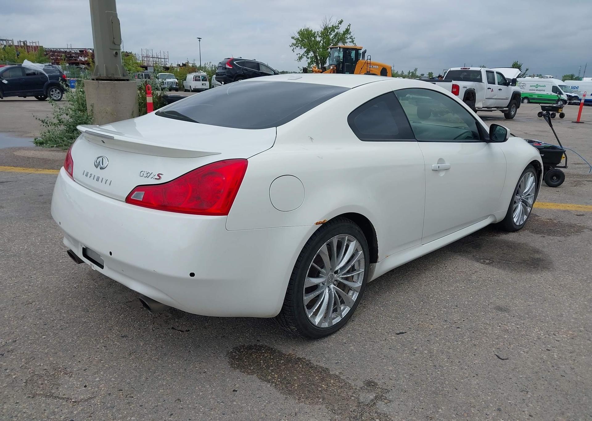 2011 INFINITI G37X