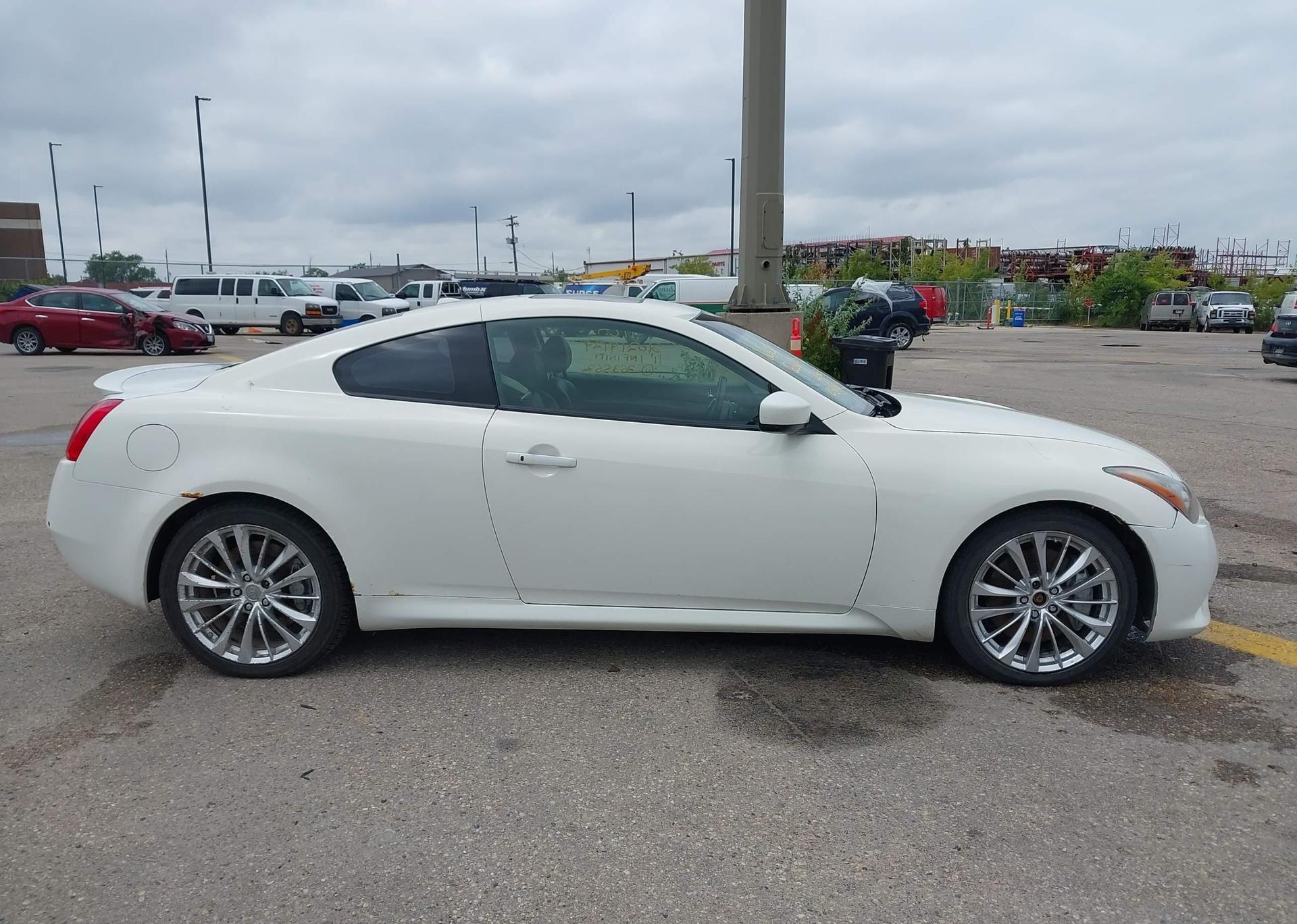 2011 INFINITI G37X