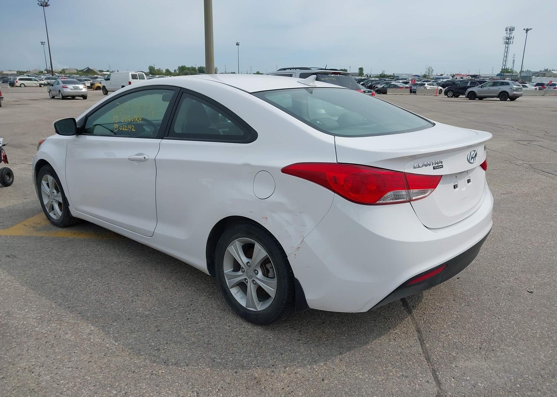 2013 HYUNDAI elantra se