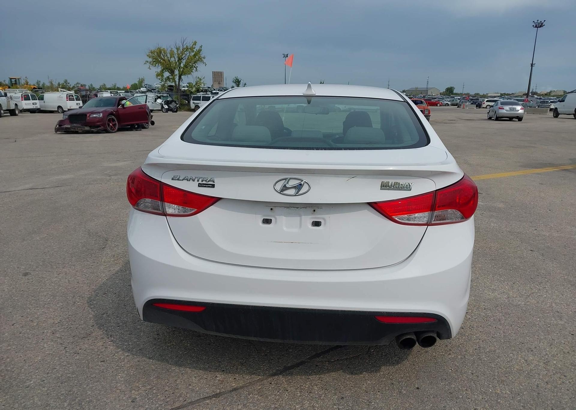 2013 HYUNDAI elantra se