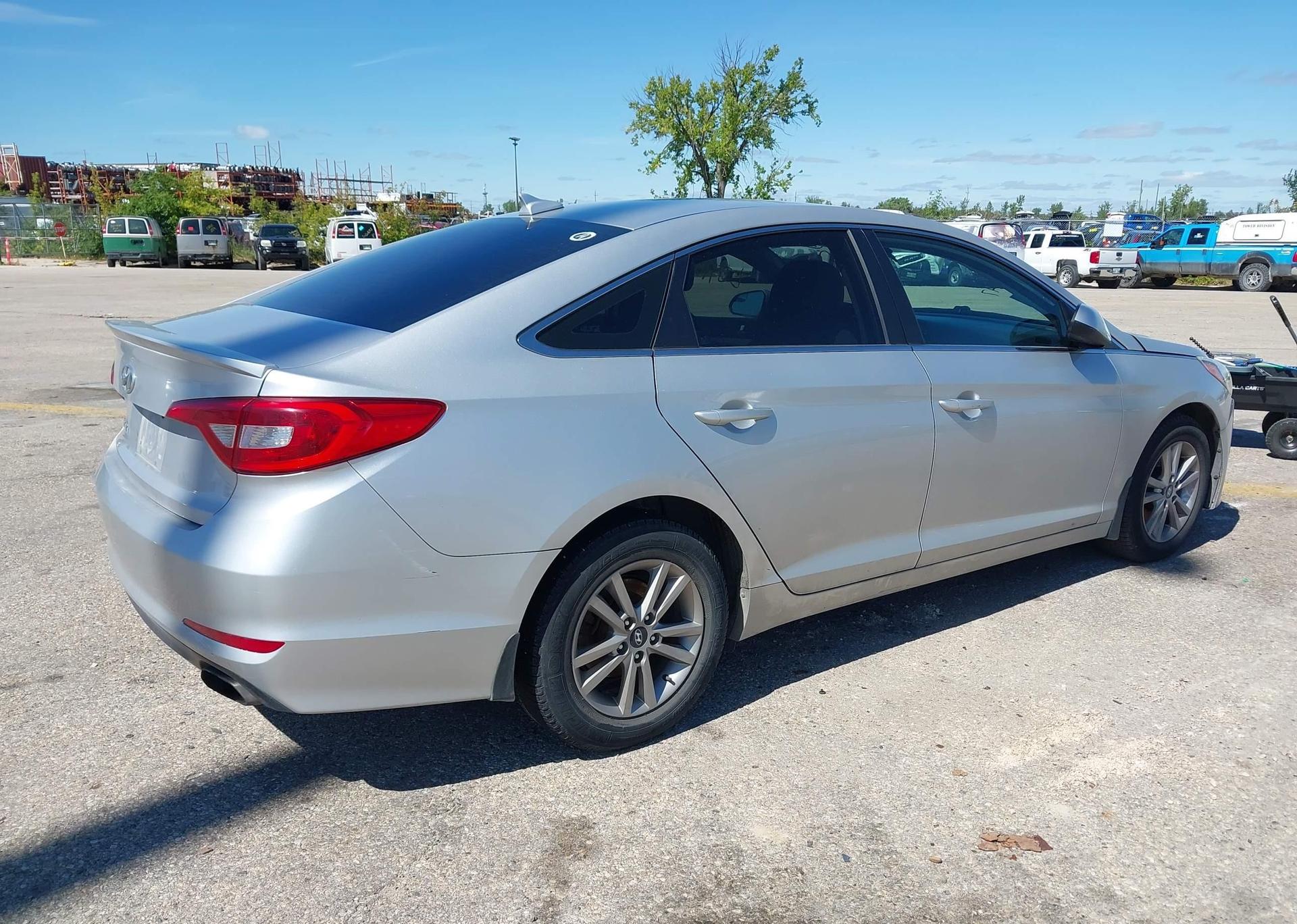 2015 HYUNDAI SONATA GL