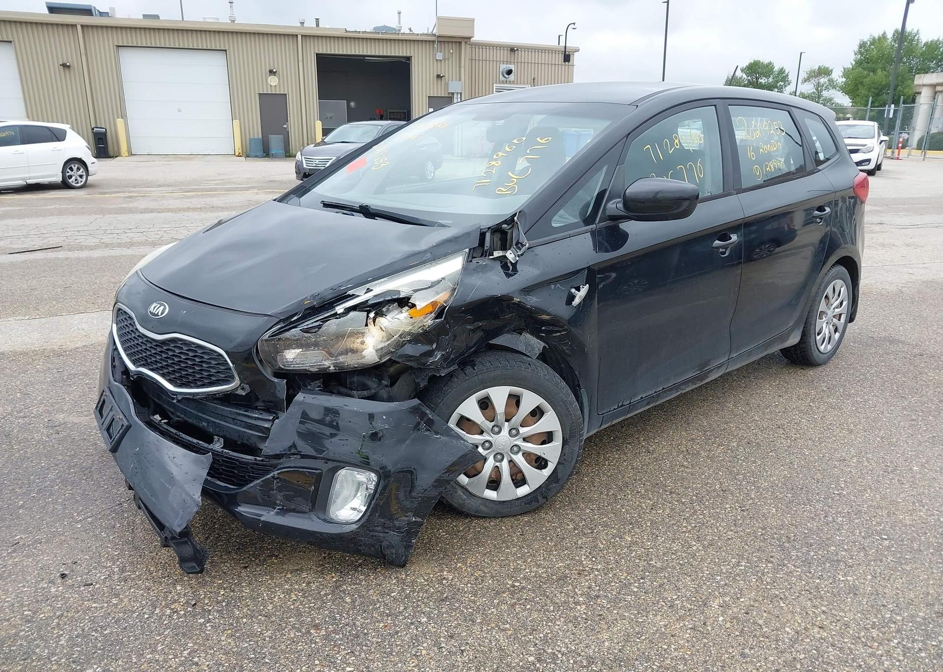 2016 KIA RONDO EX