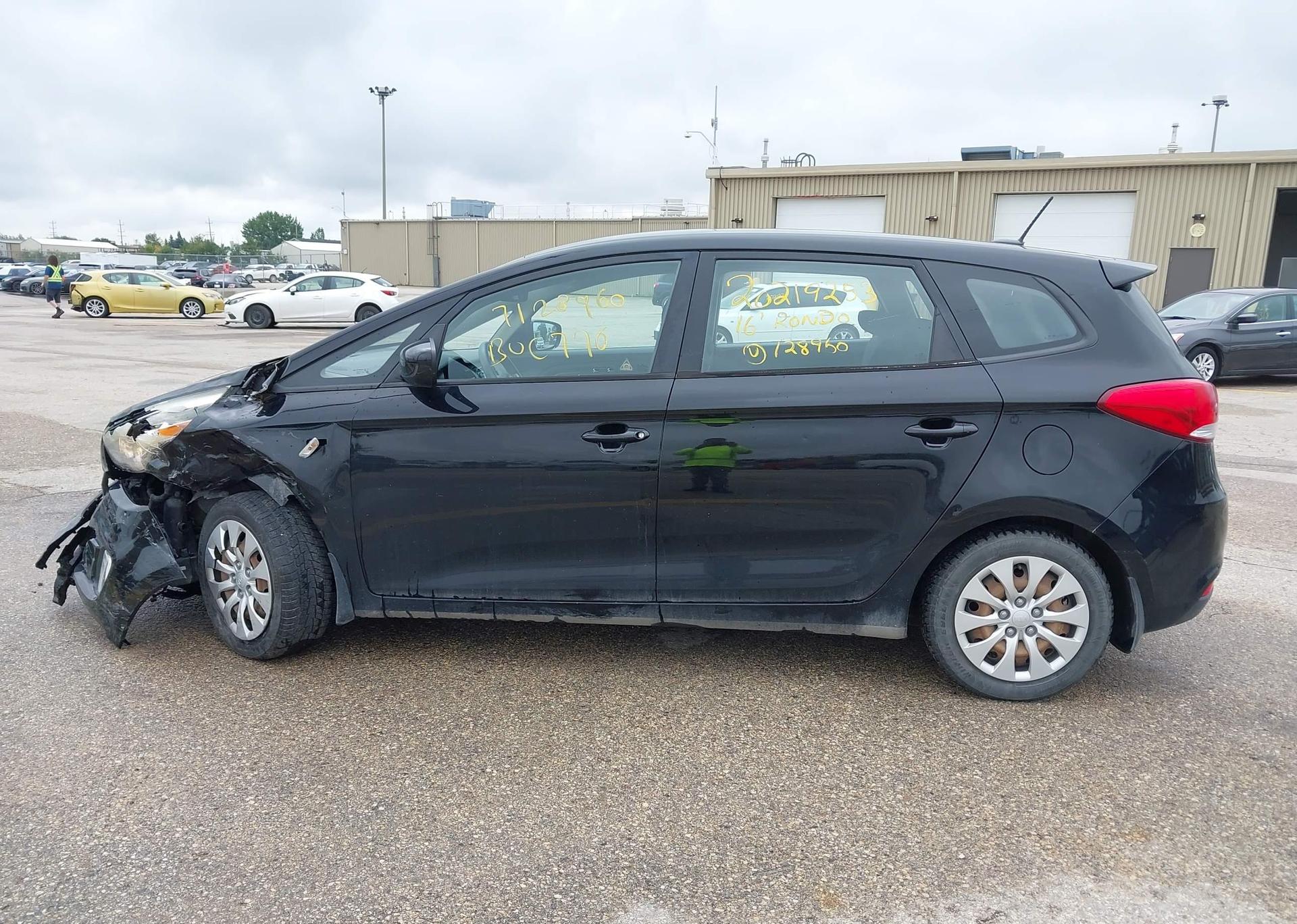 2016 KIA RONDO EX