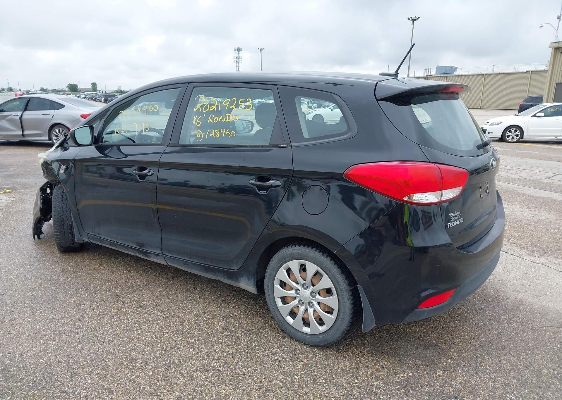 2016 KIA RONDO EX