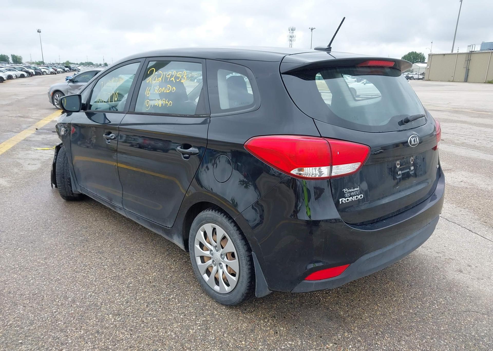 2016 KIA RONDO EX