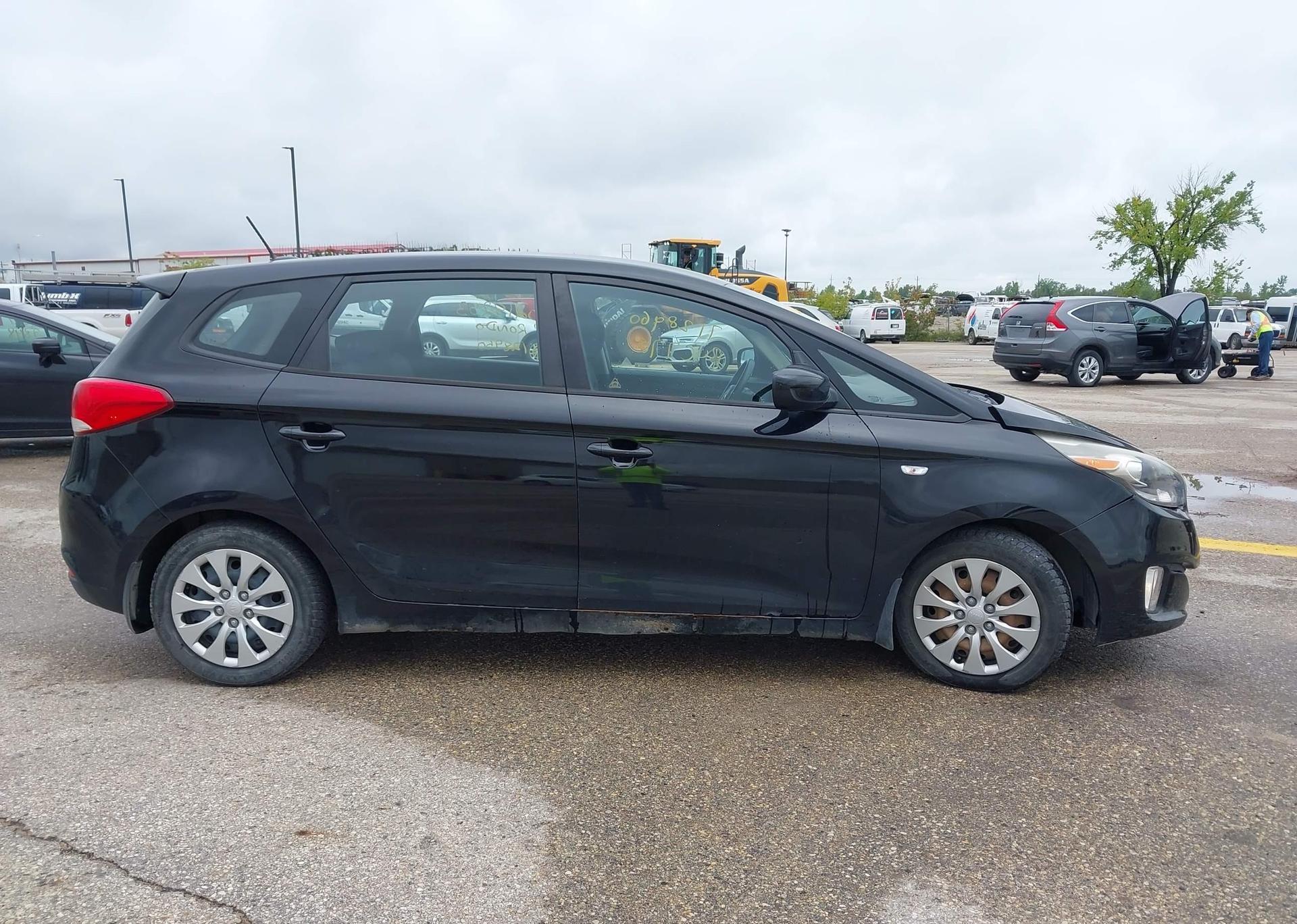 2016 KIA RONDO EX
