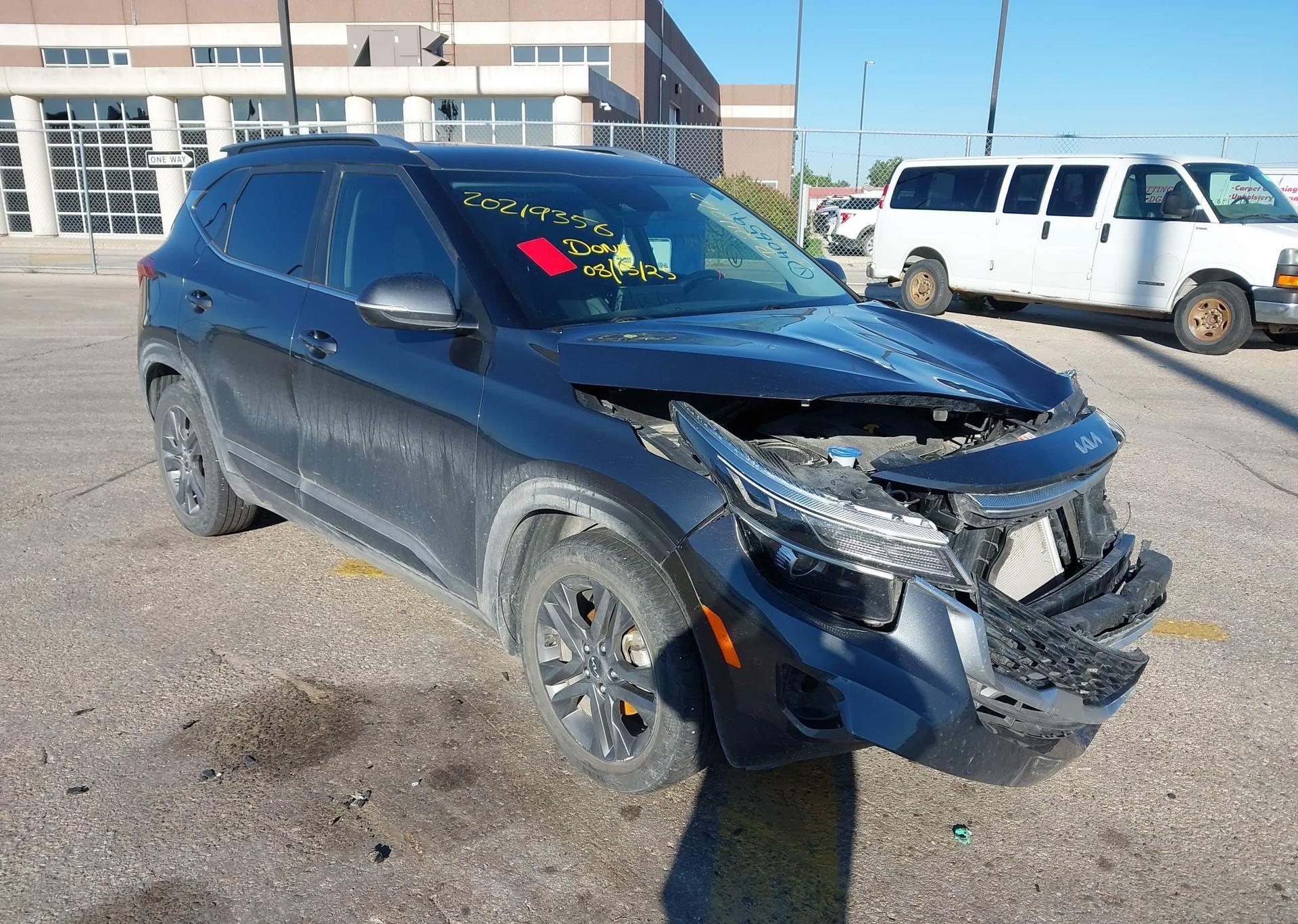 2023 KIA SELTOS EX