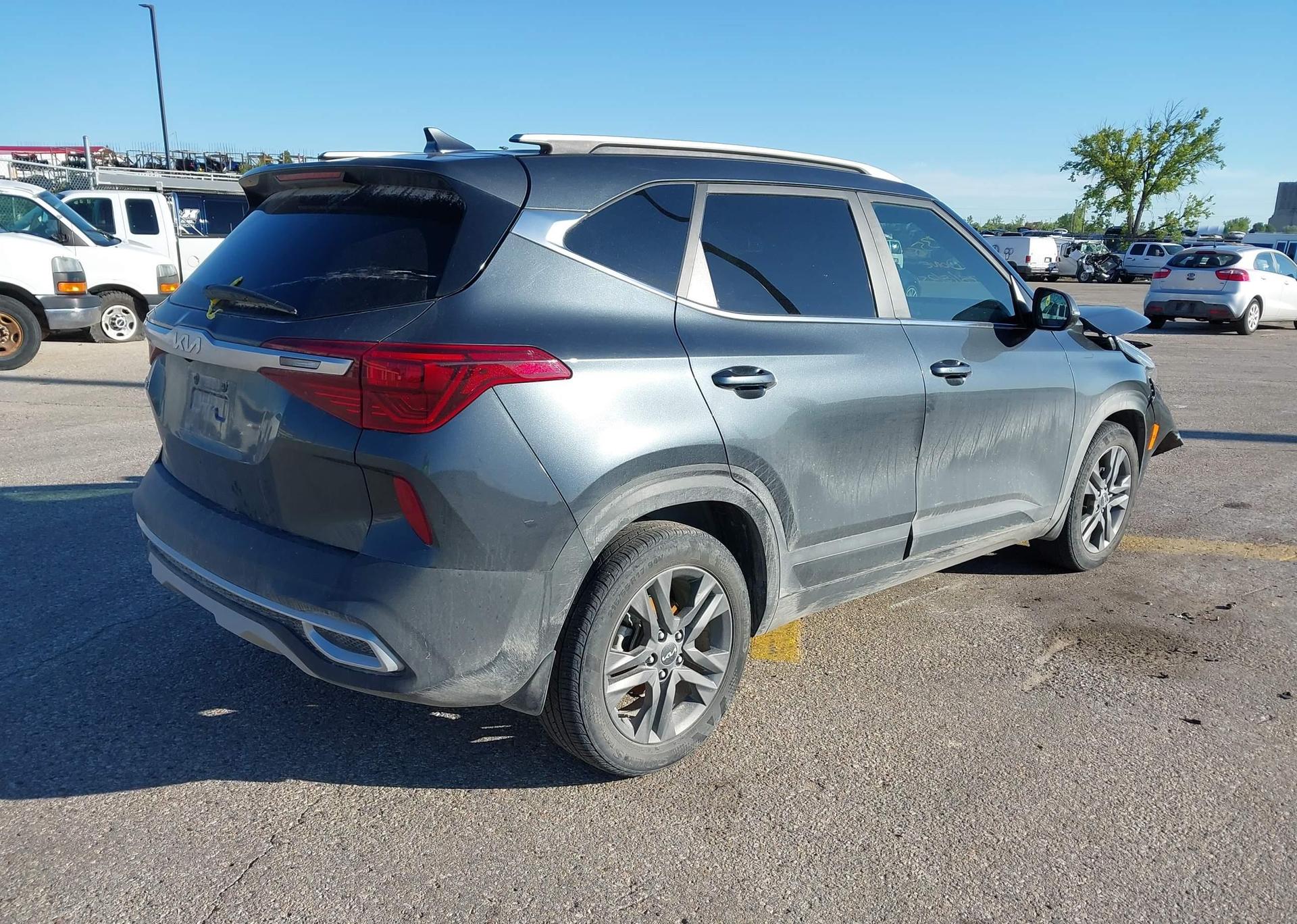 2023 KIA SELTOS EX