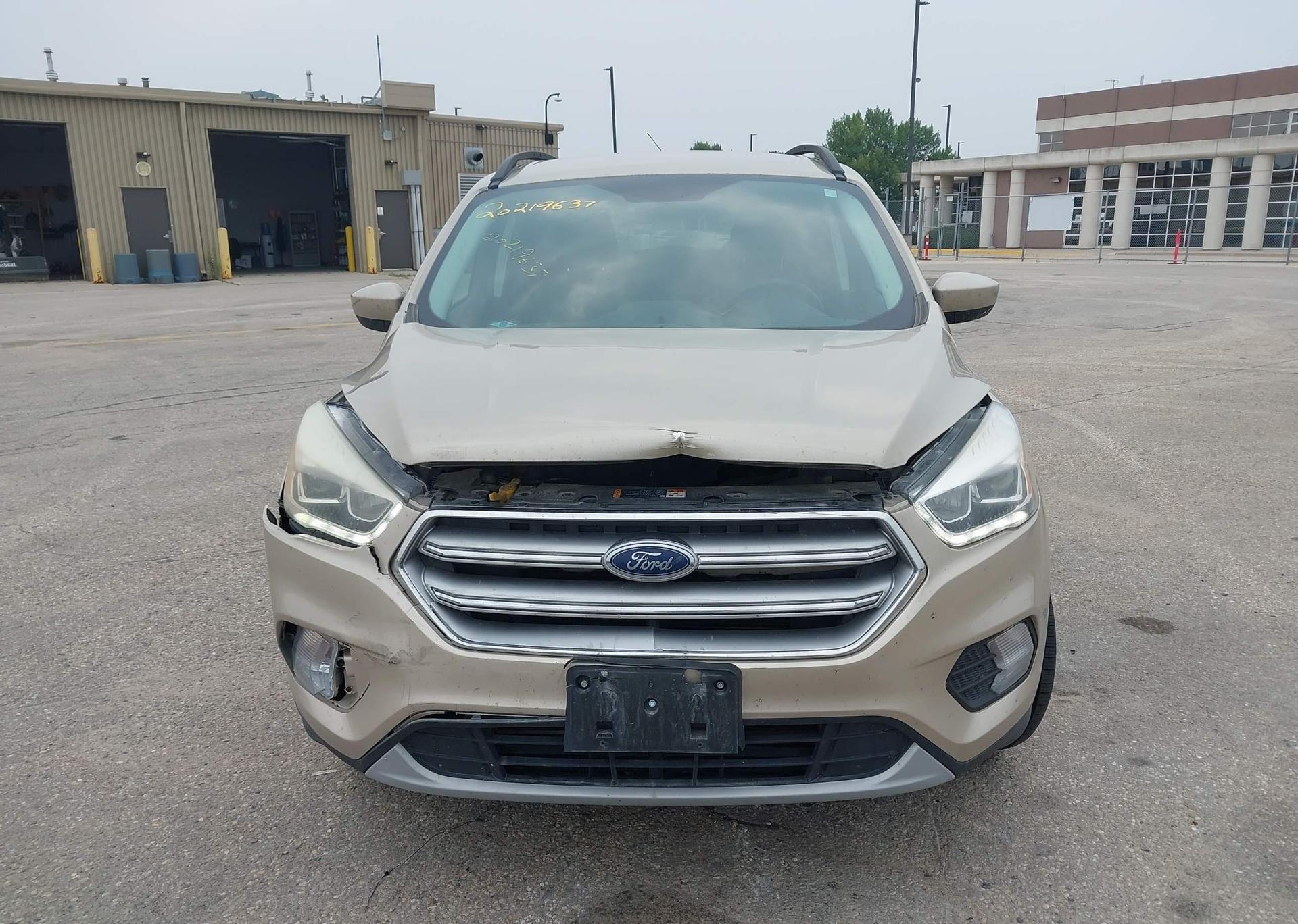 2017 FORD ESCAPE SE