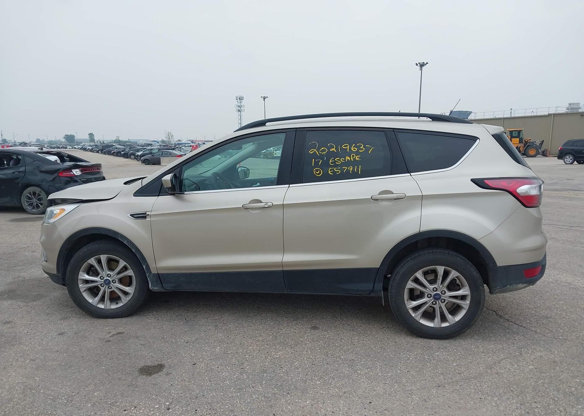 2017 FORD ESCAPE SE
