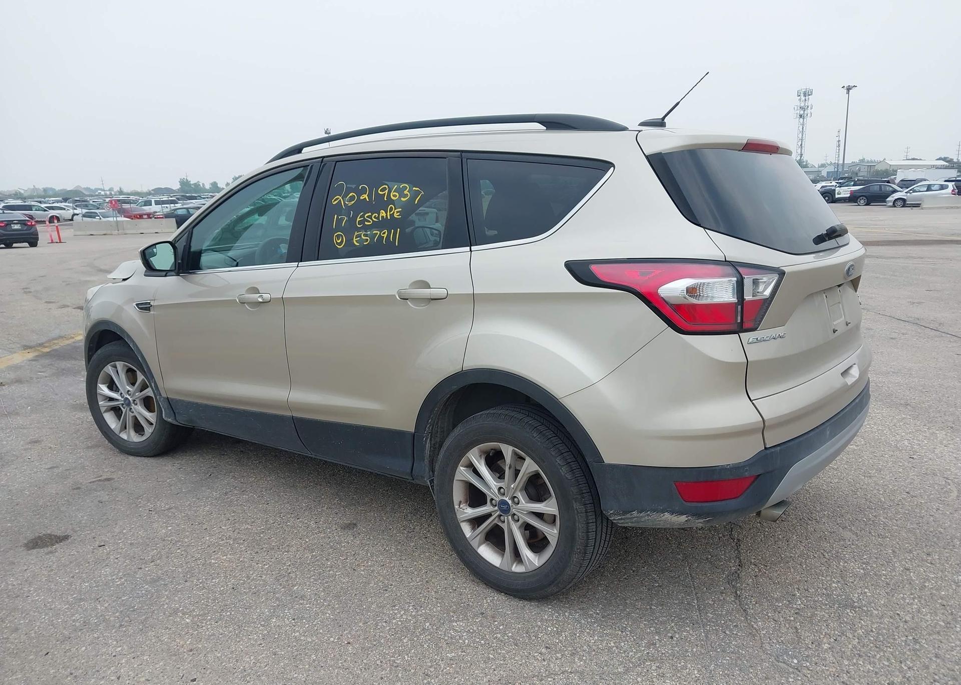 2017 FORD ESCAPE SE