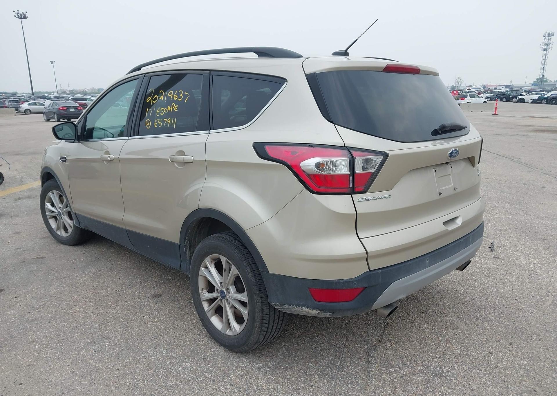 2017 FORD ESCAPE SE