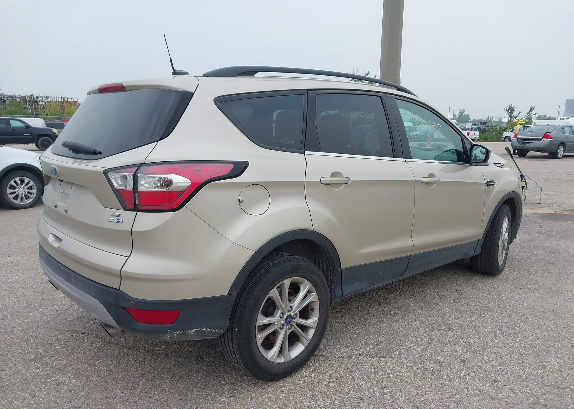 2017 FORD ESCAPE SE