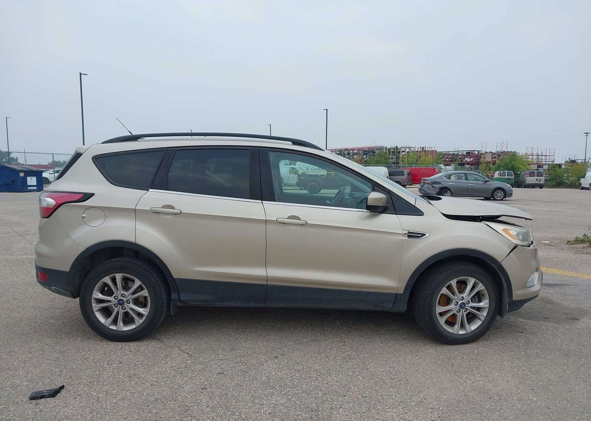 2017 FORD ESCAPE SE