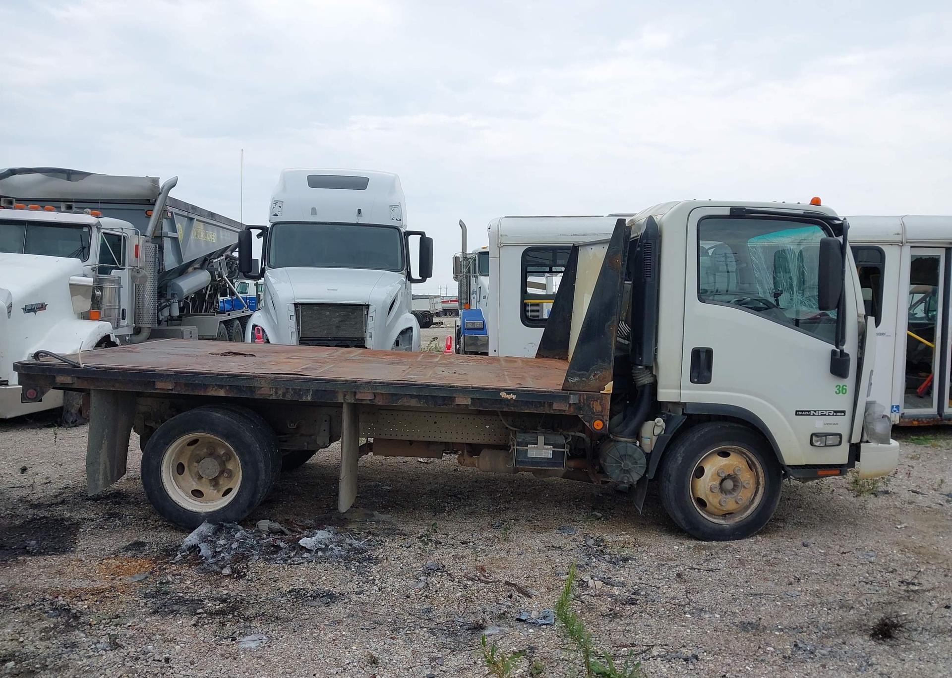 2014 ISUZU NPR