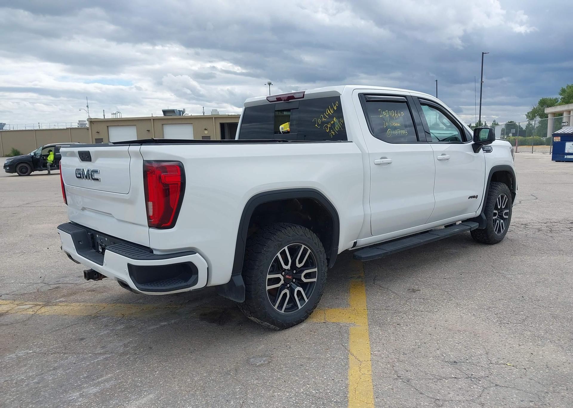 2020 GMC SIERRA 1500 AT4 CREW CAB