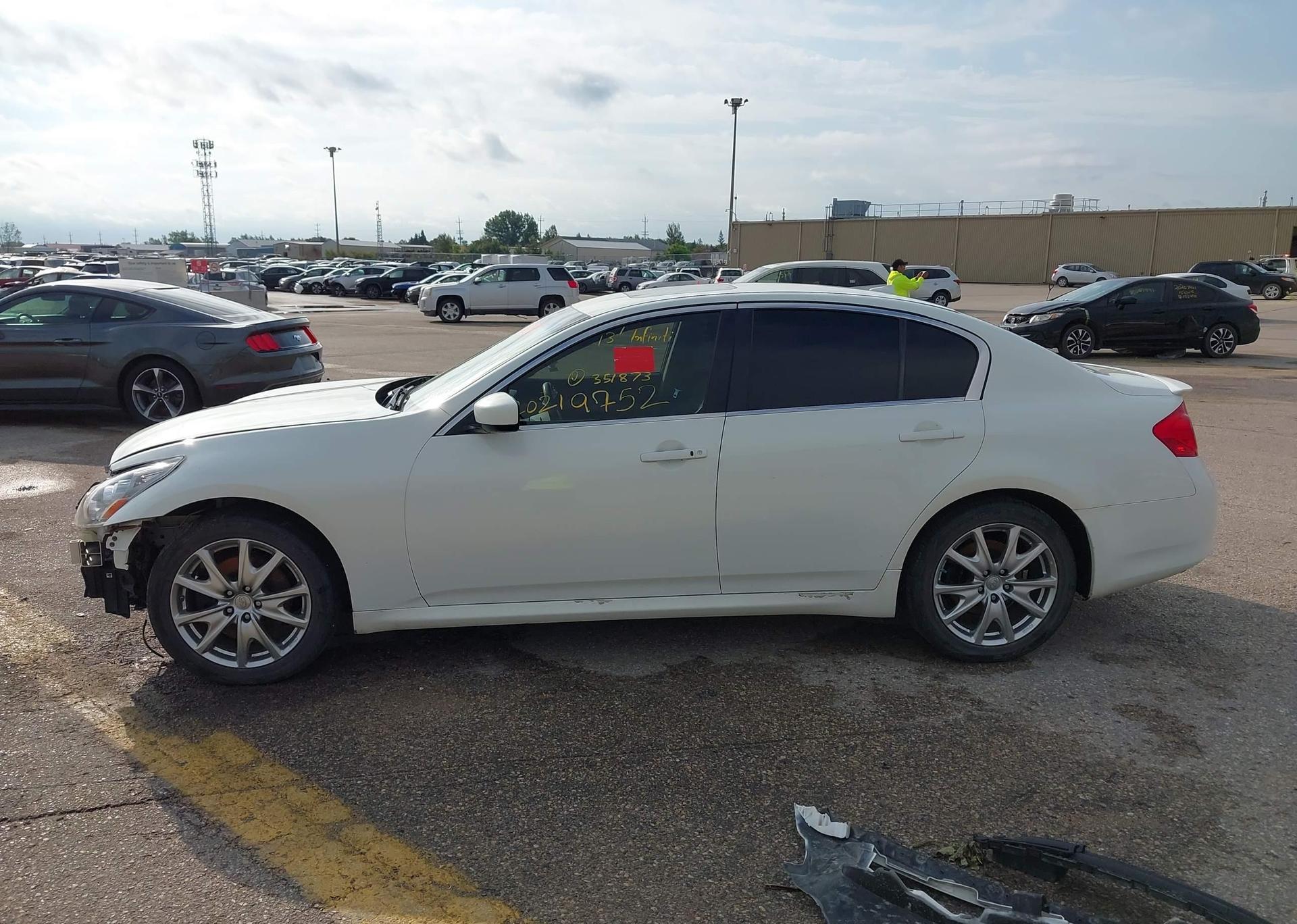 2013 INFINITI G37X