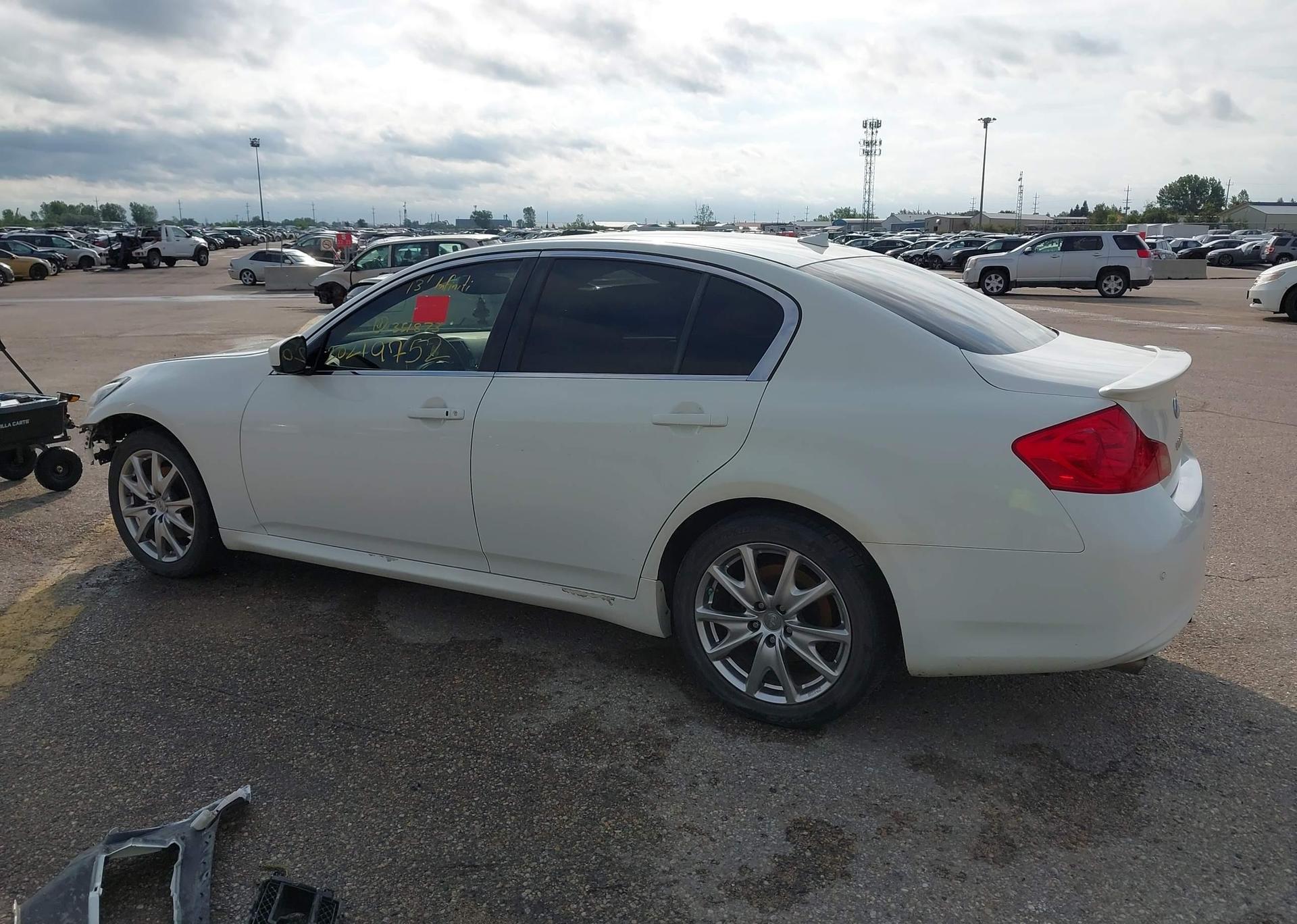 2013 INFINITI G37X