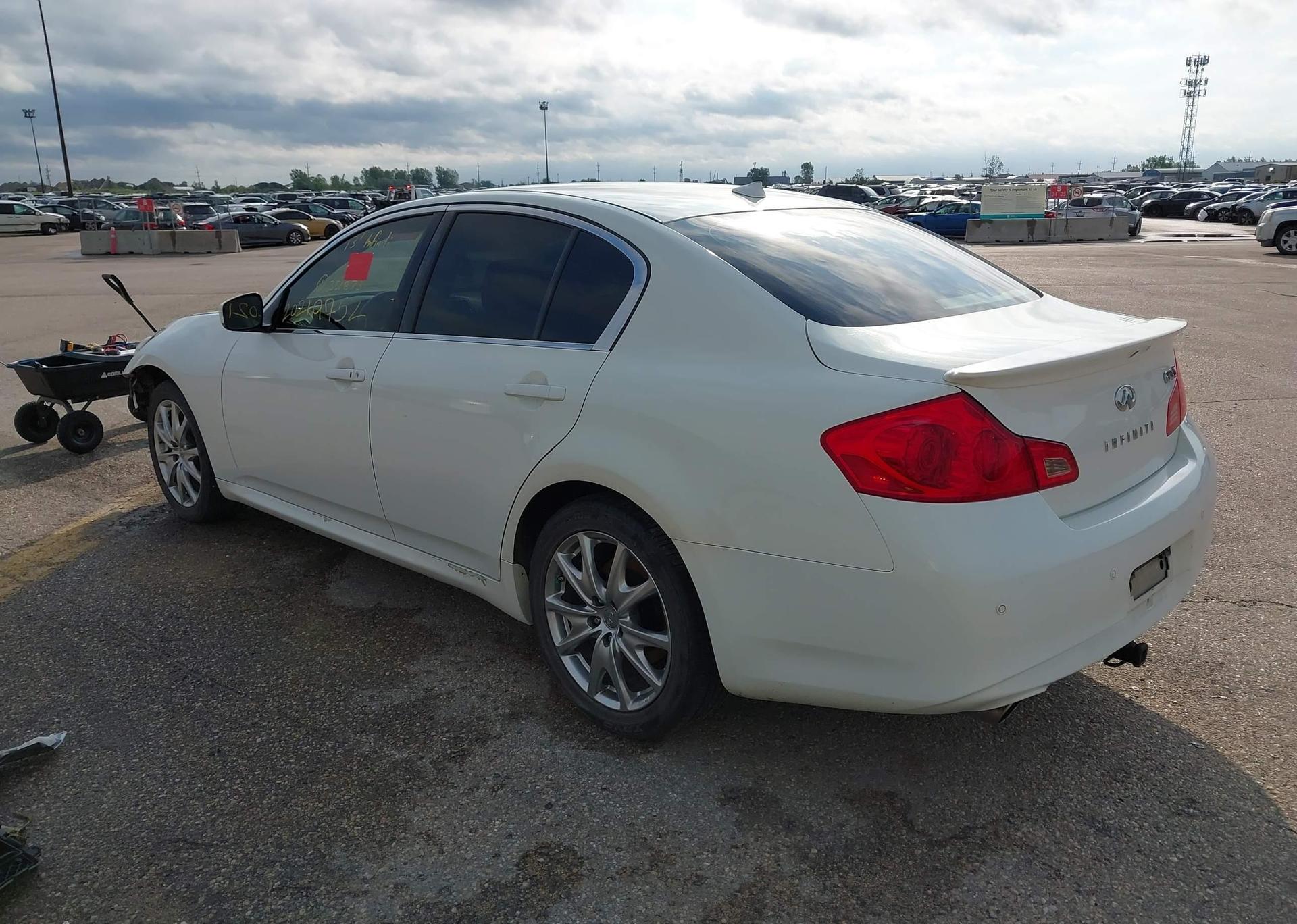 2013 INFINITI G37X