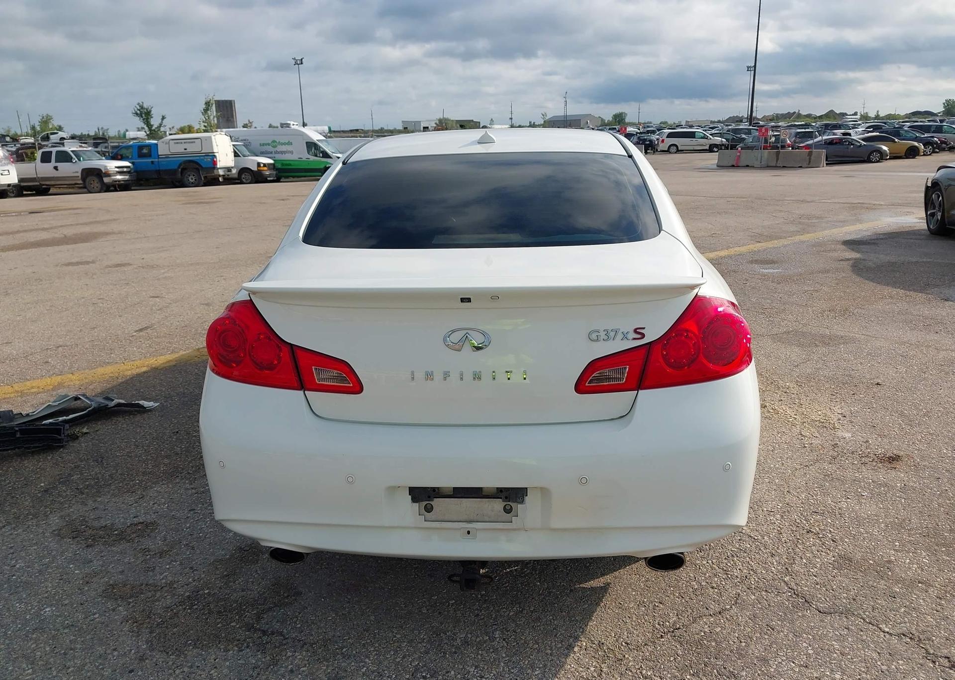 2013 INFINITI G37X