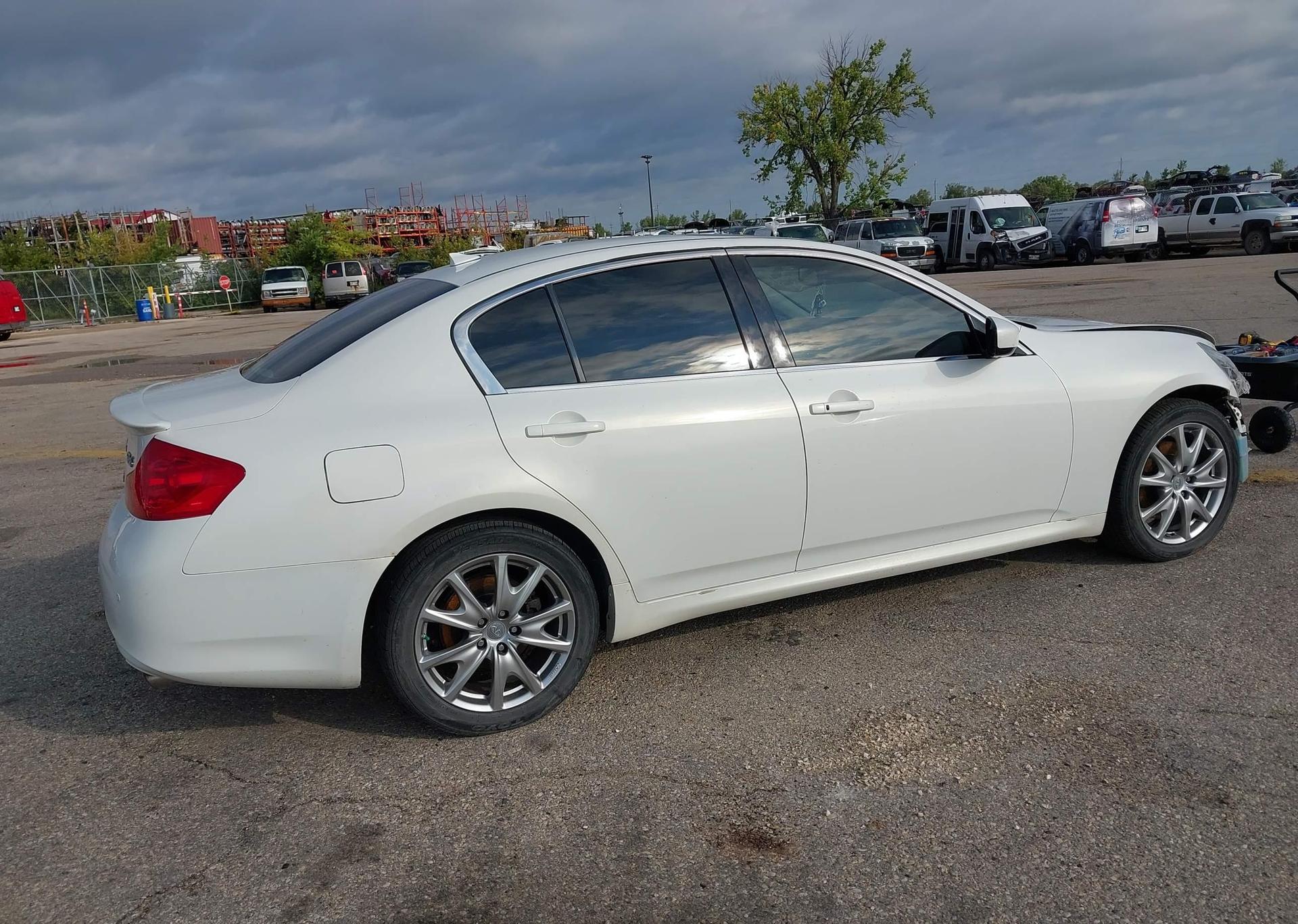 2013 INFINITI G37X