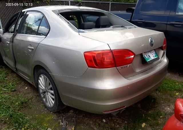 2012 VOLKSWAGEN JETTA 2.5