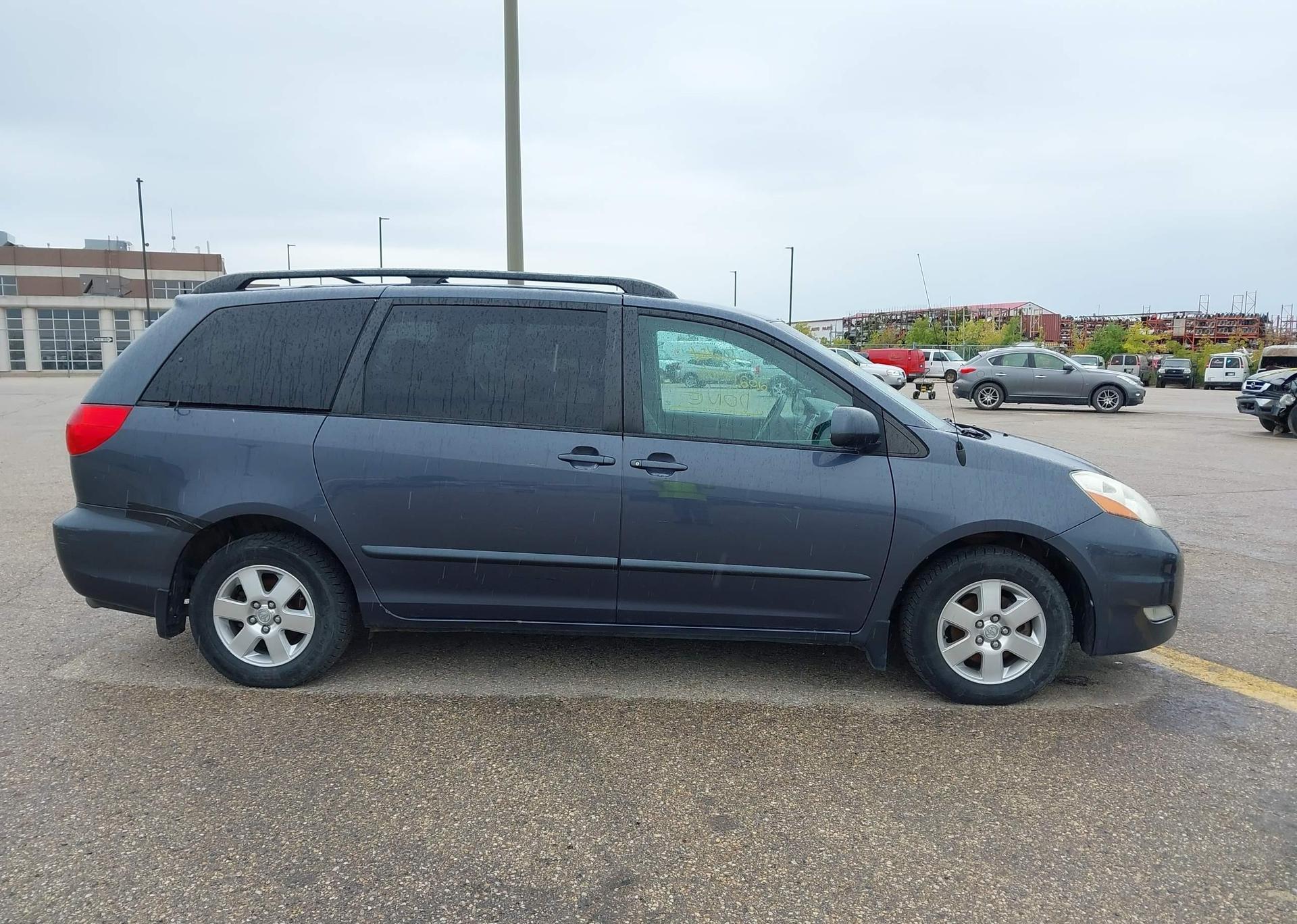 2006 TOYOTA SIENNA LE V6