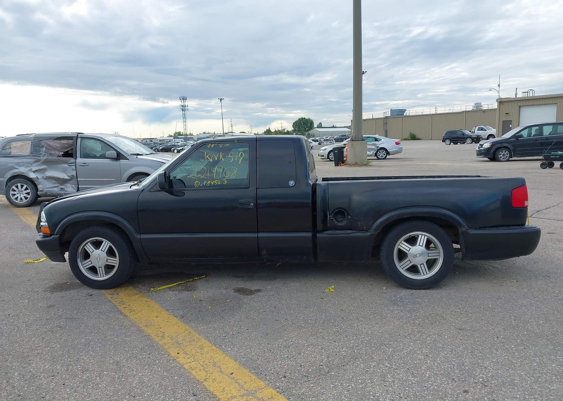 1998 CHEVROLET S10 4+CAB