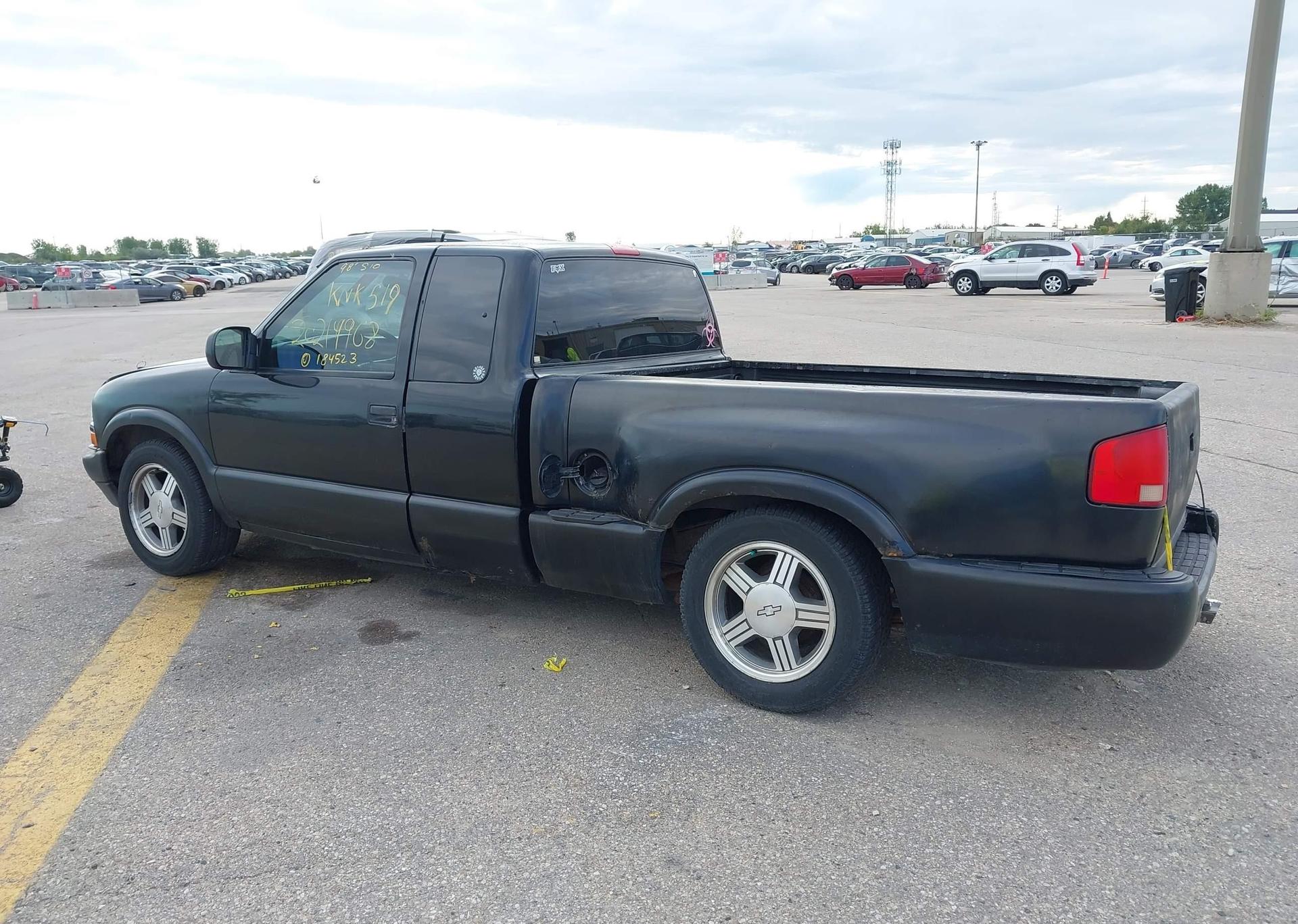 1998 CHEVROLET S10 4+CAB