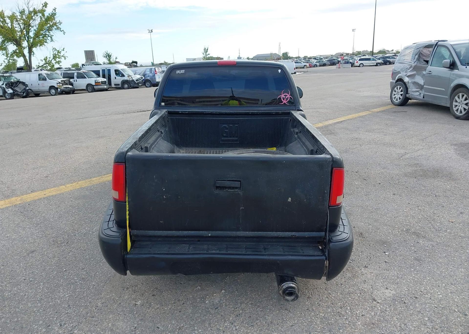 1998 CHEVROLET S10 4+CAB