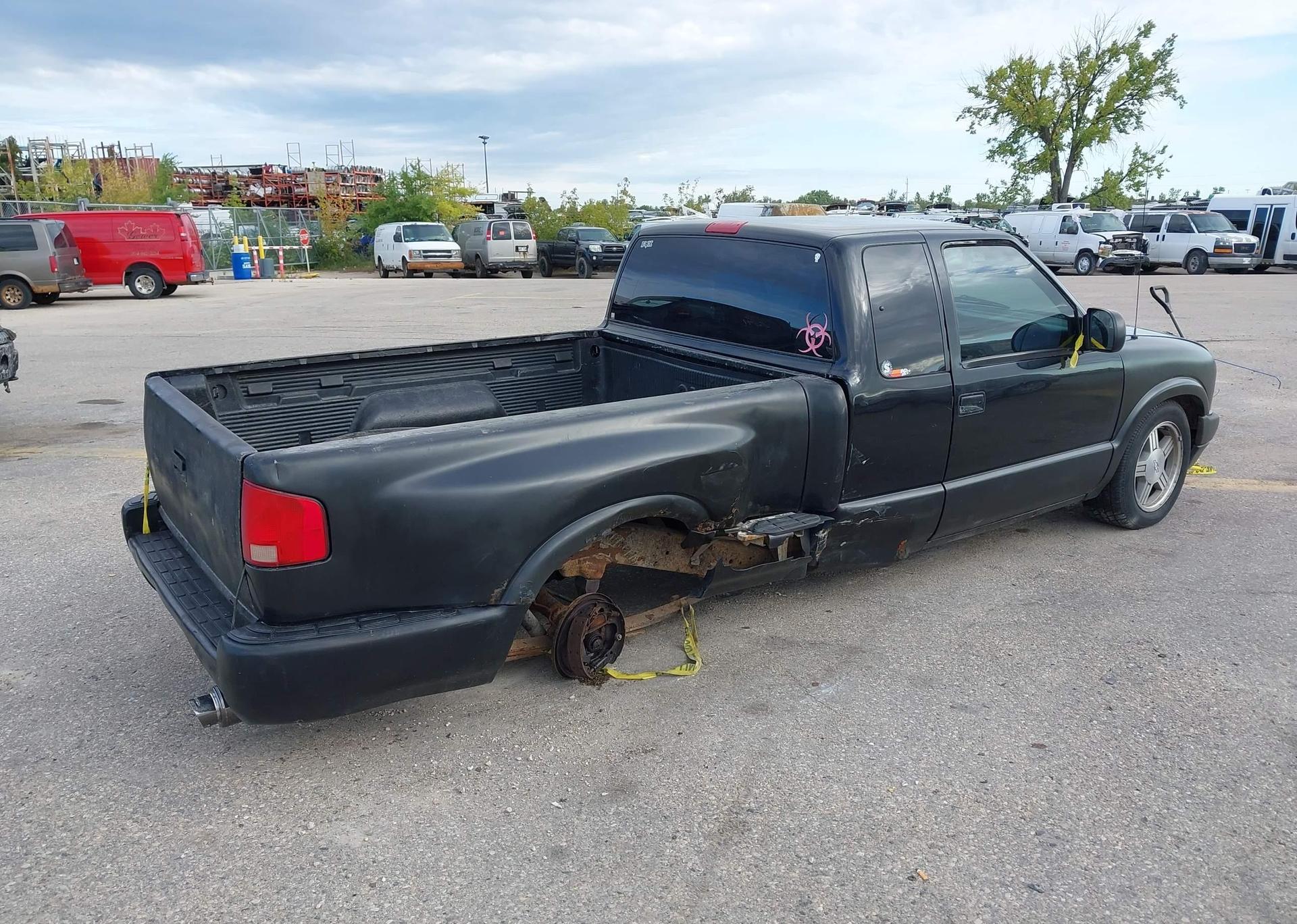 1998 CHEVROLET S10 4+CAB