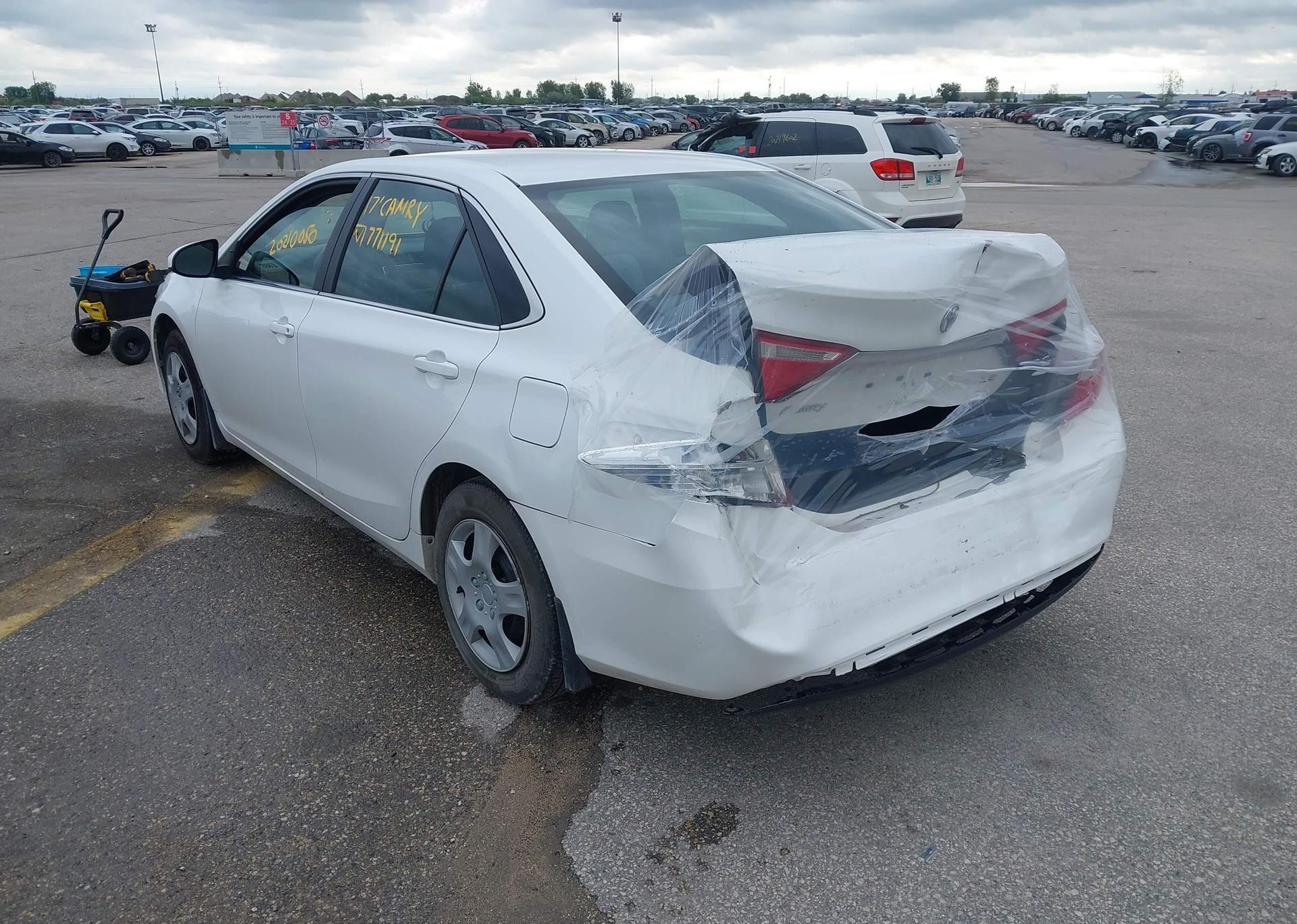 2017 TOYOTA CAMRY LE