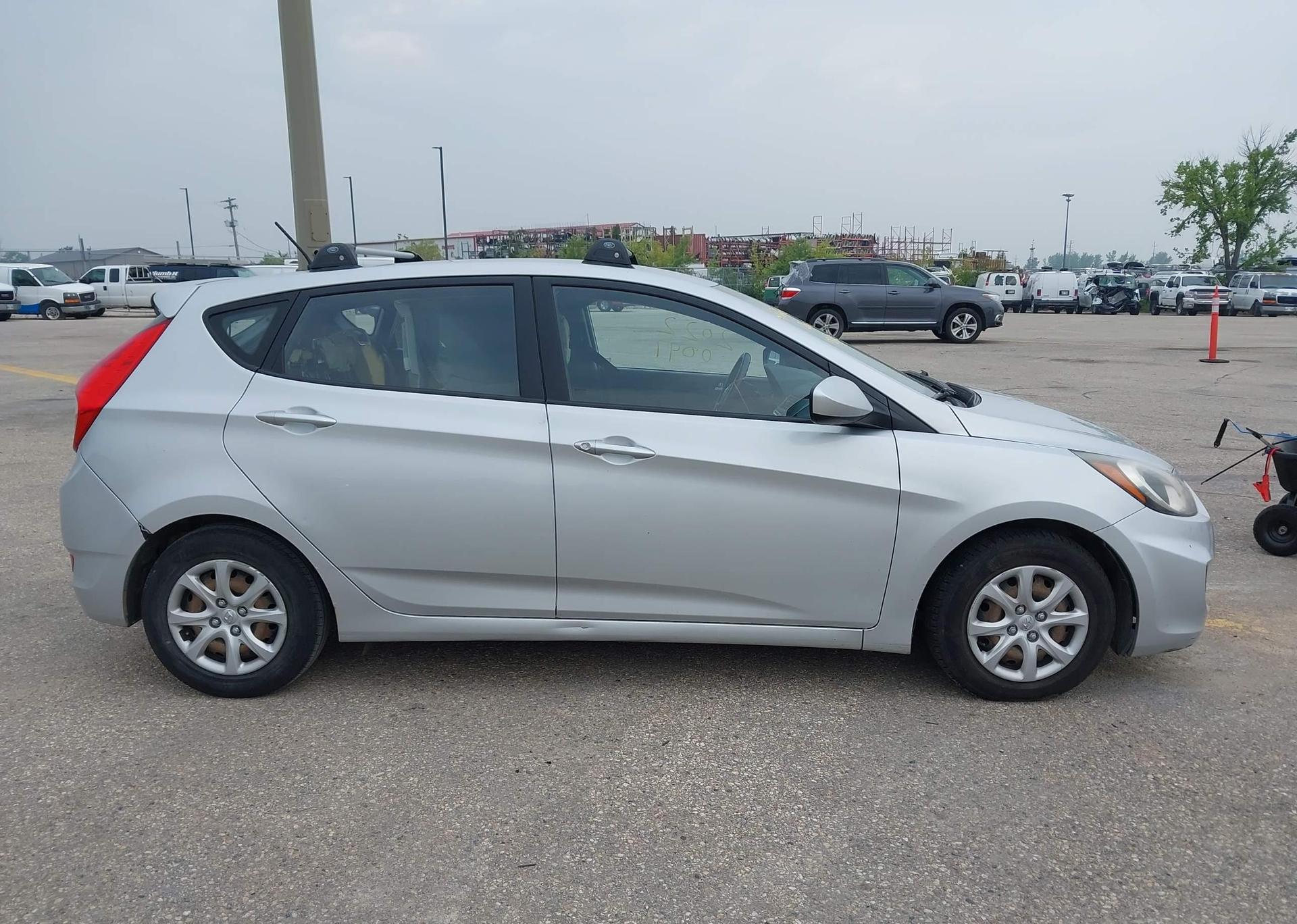 2014 HYUNDAI ACCENT GL