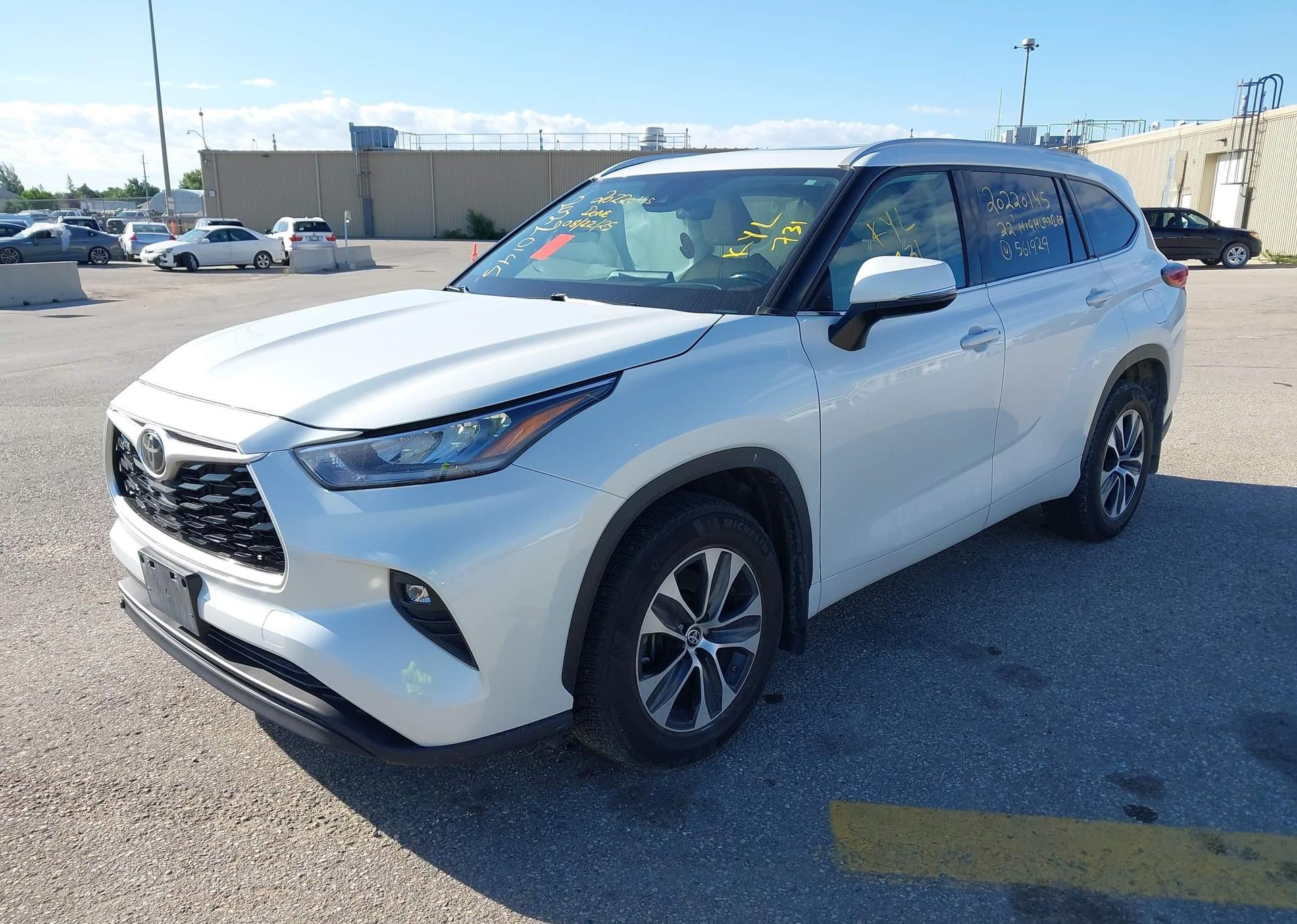 2022 TOYOTA HIGHLANDER XLE V6