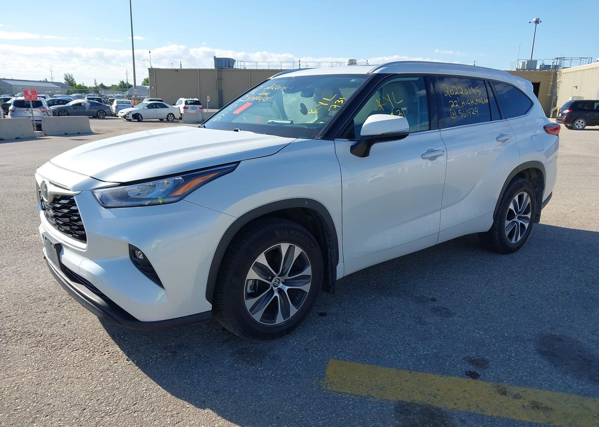 2022 TOYOTA HIGHLANDER XLE V6