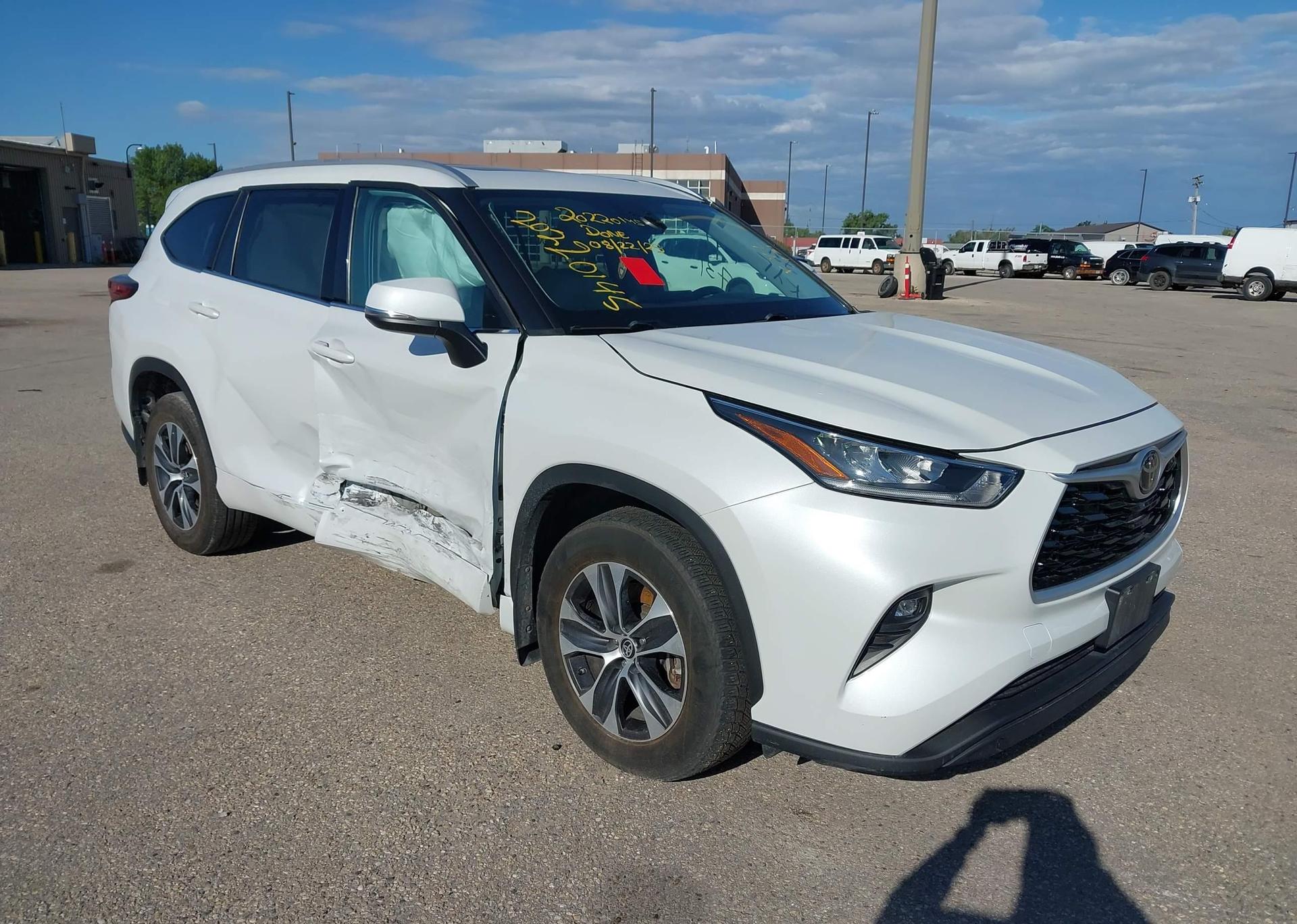 2022 TOYOTA HIGHLANDER XLE V6