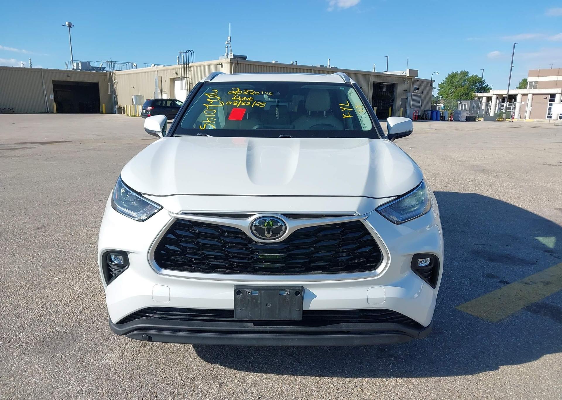 2022 TOYOTA HIGHLANDER XLE V6
