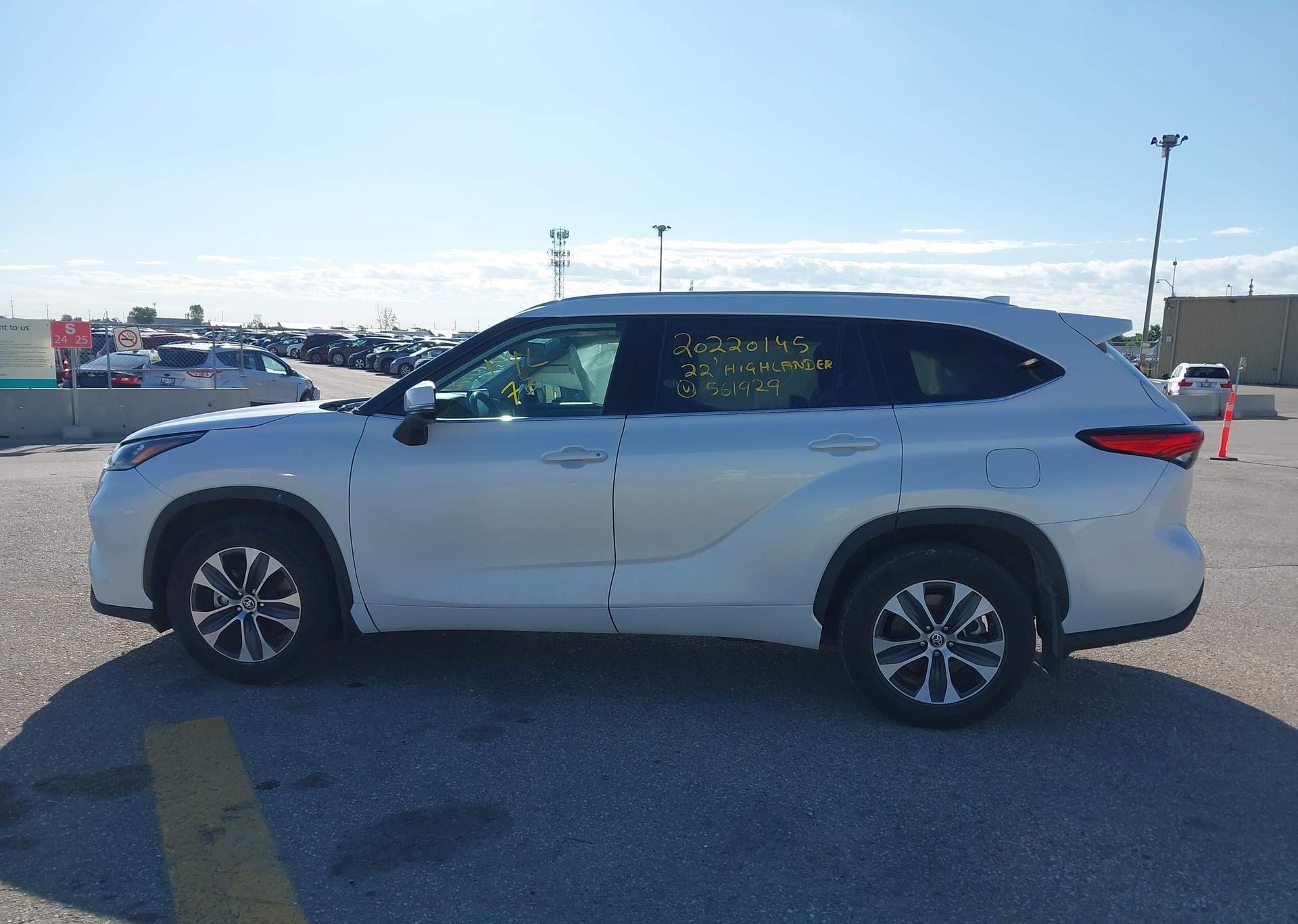 2022 TOYOTA HIGHLANDER XLE V6