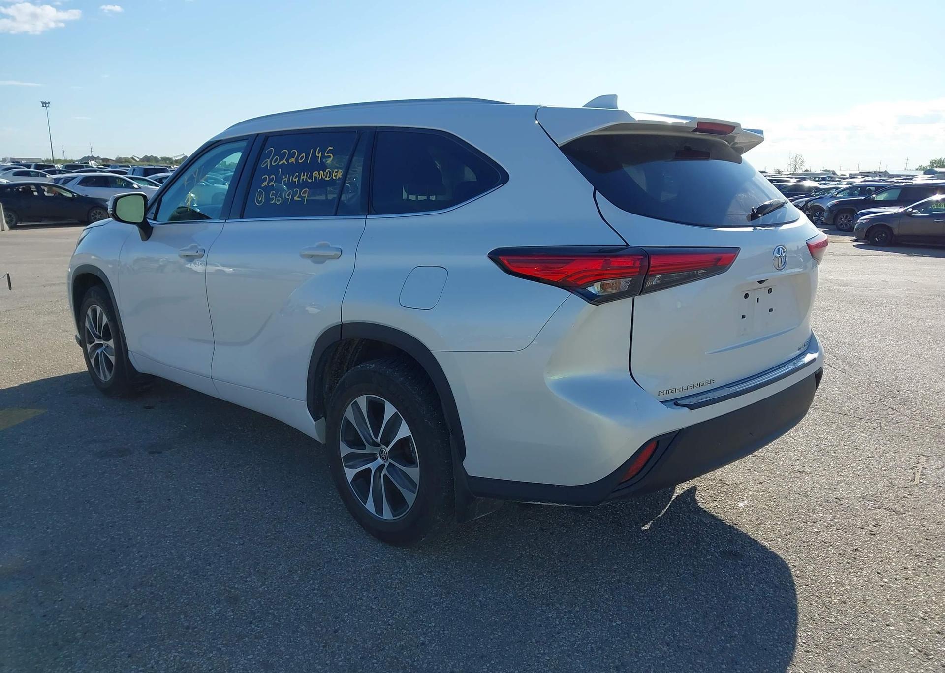 2022 TOYOTA HIGHLANDER XLE V6