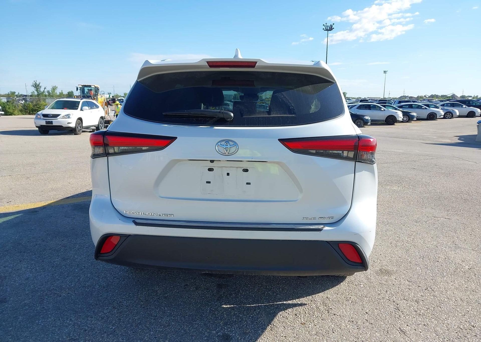 2022 TOYOTA HIGHLANDER XLE V6
