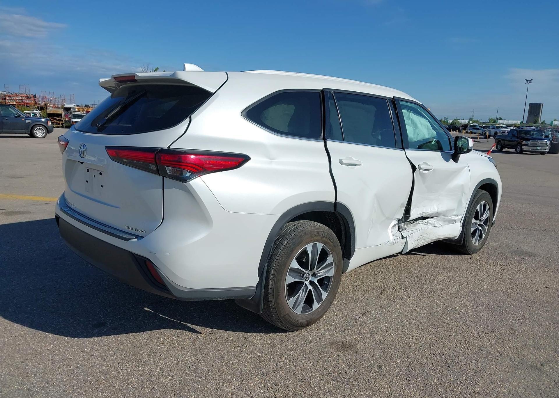 2022 TOYOTA HIGHLANDER XLE V6