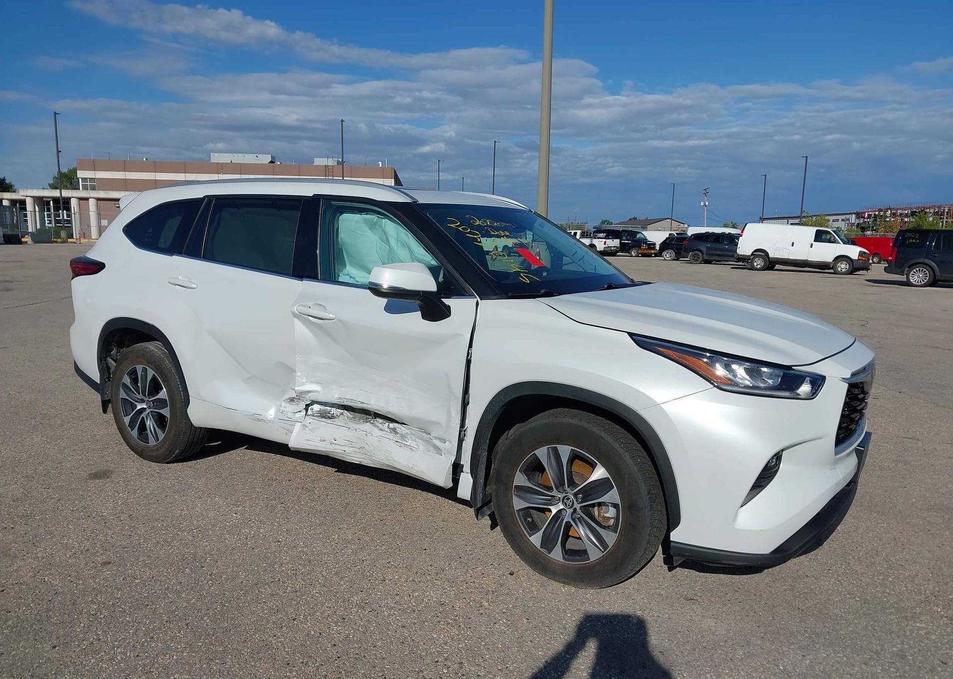 2022 TOYOTA HIGHLANDER XLE V6