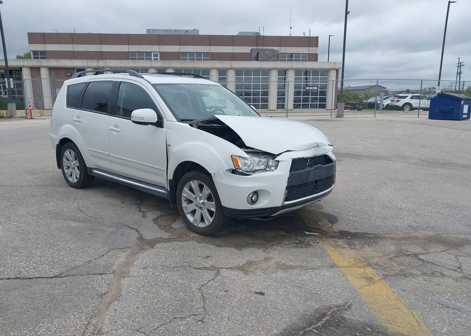 2011 MITSUBISHI OUTLANDER XLS