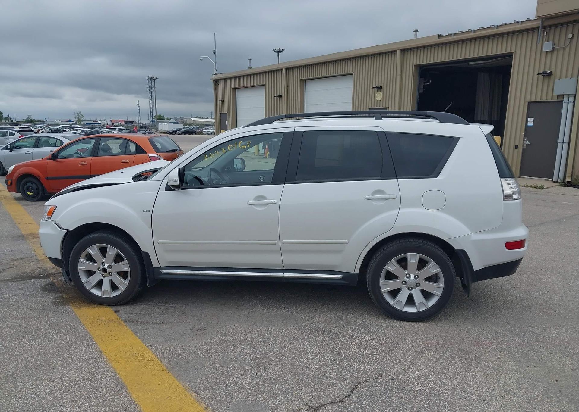 2011 MITSUBISHI OUTLANDER XLS