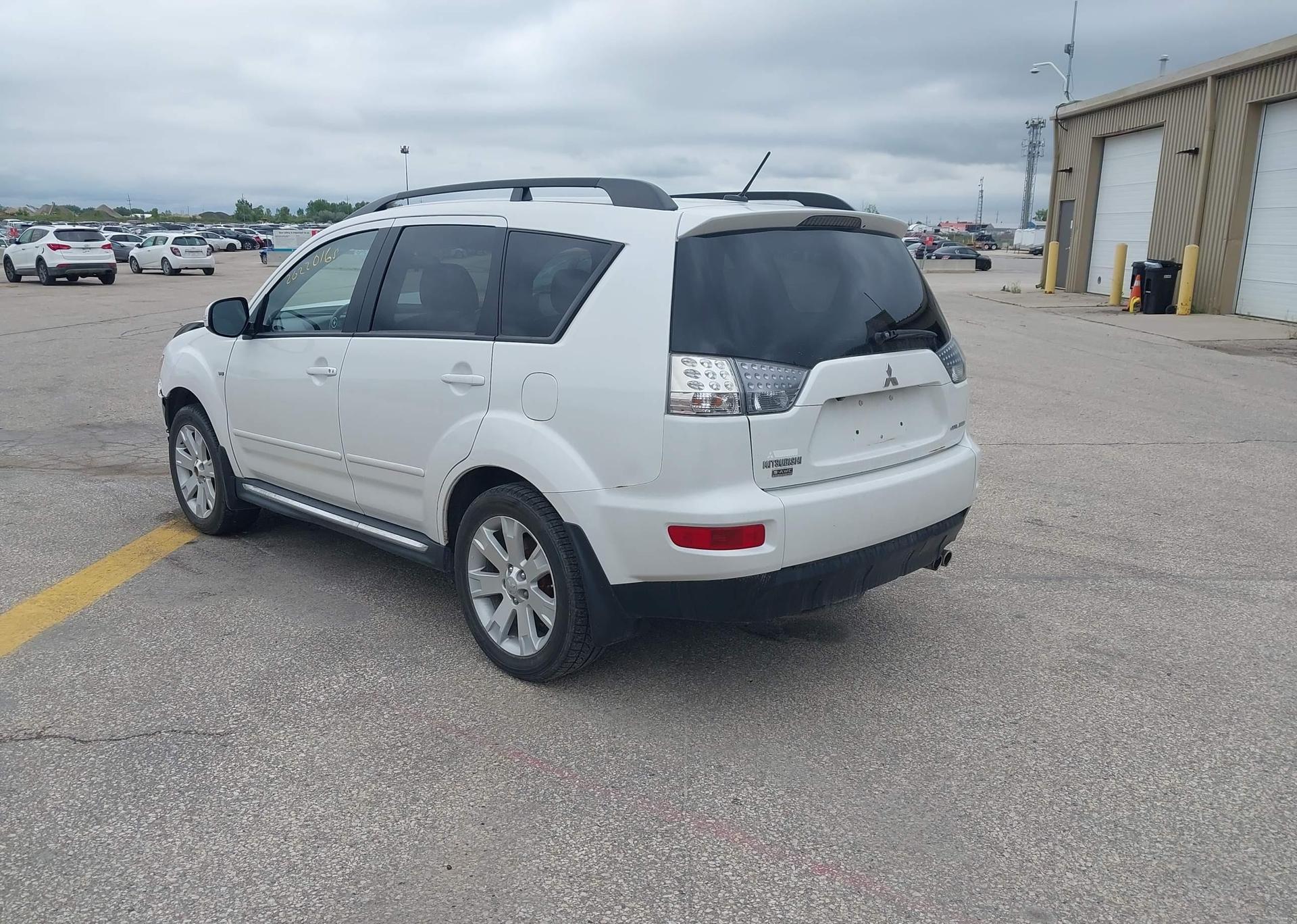 2011 MITSUBISHI OUTLANDER XLS