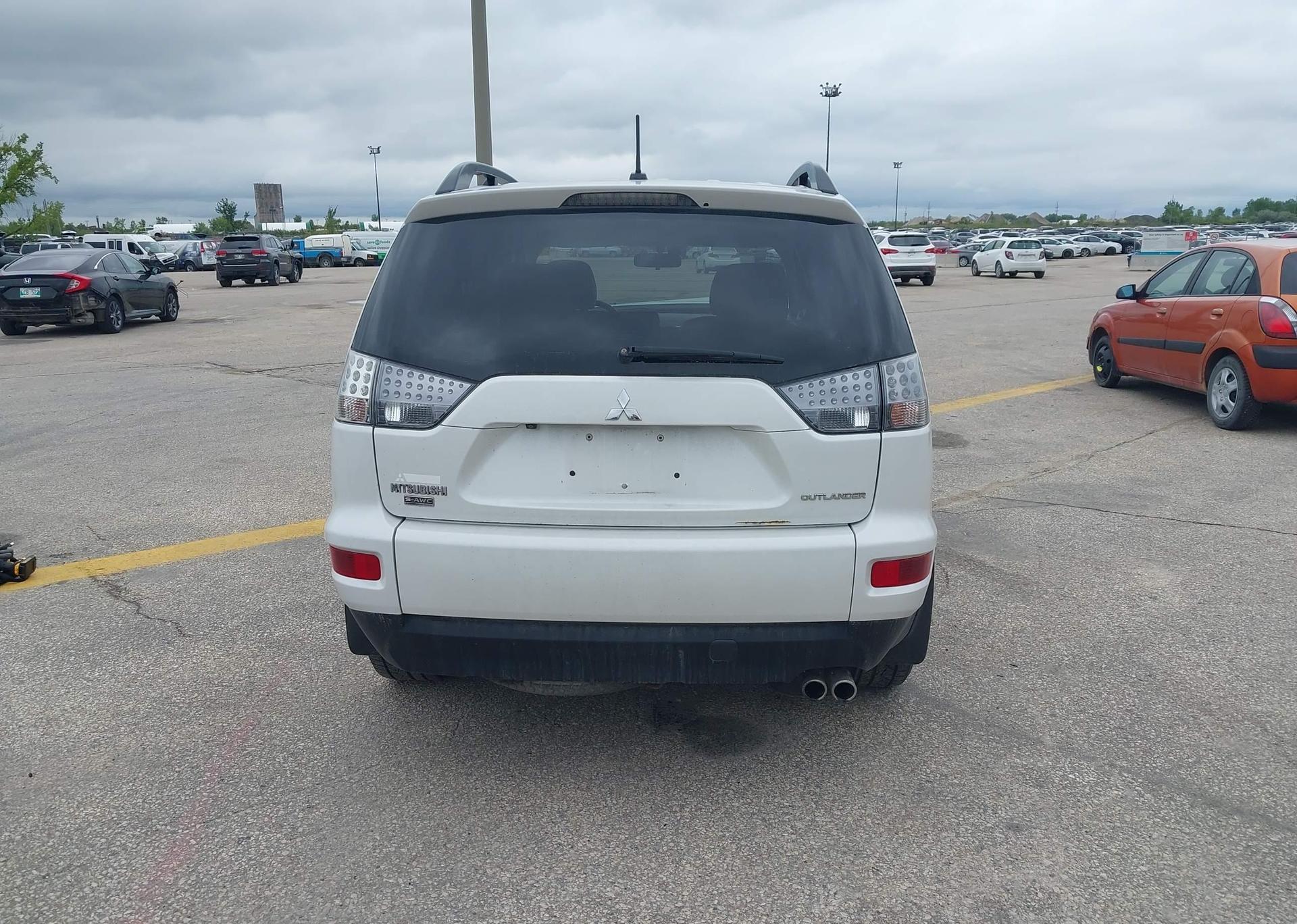 2011 MITSUBISHI OUTLANDER XLS