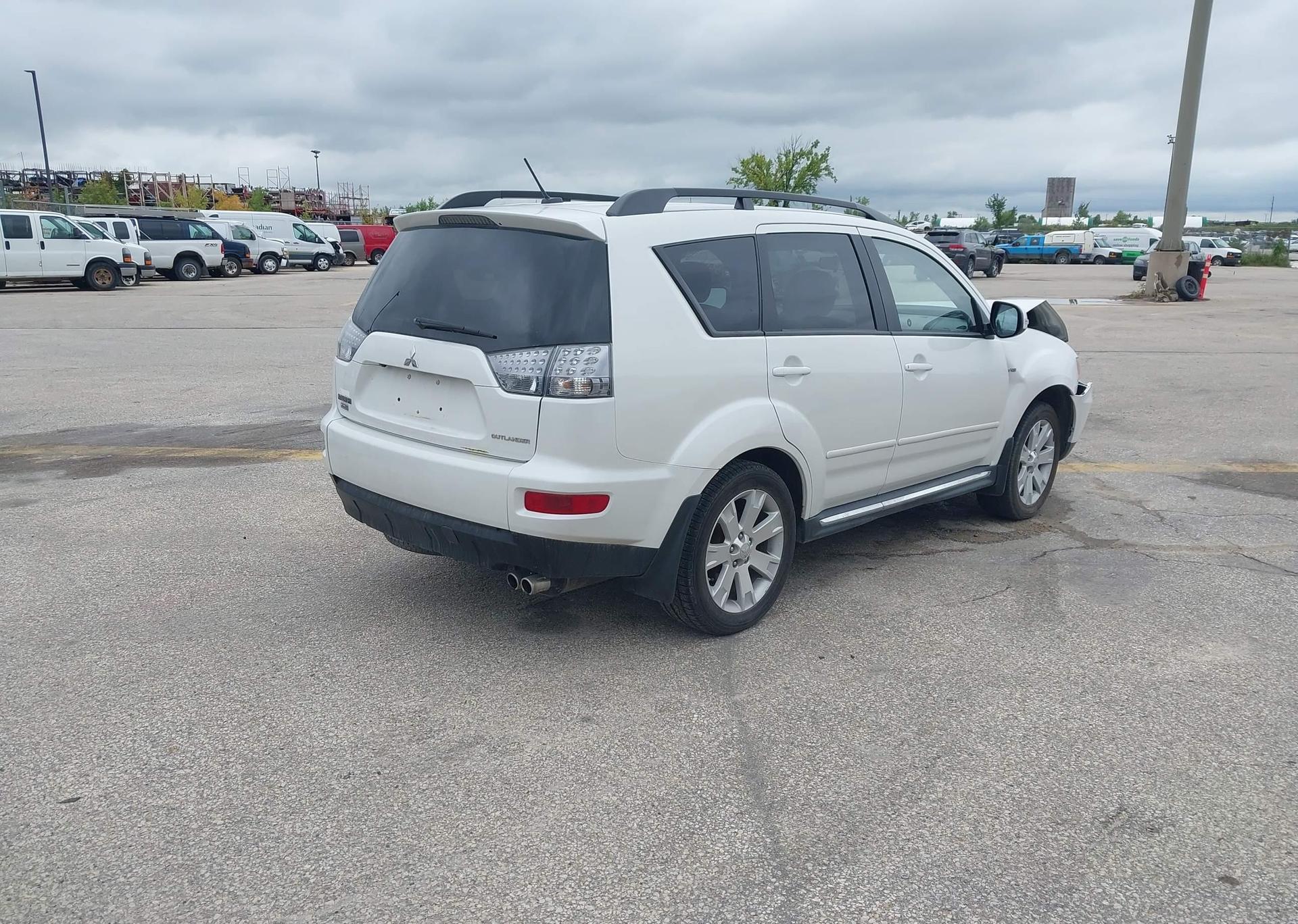 2011 MITSUBISHI OUTLANDER XLS