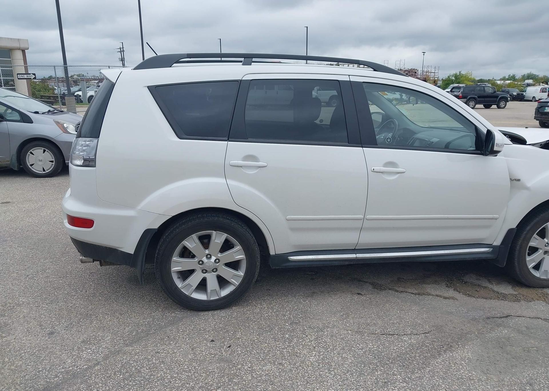 2011 MITSUBISHI OUTLANDER XLS