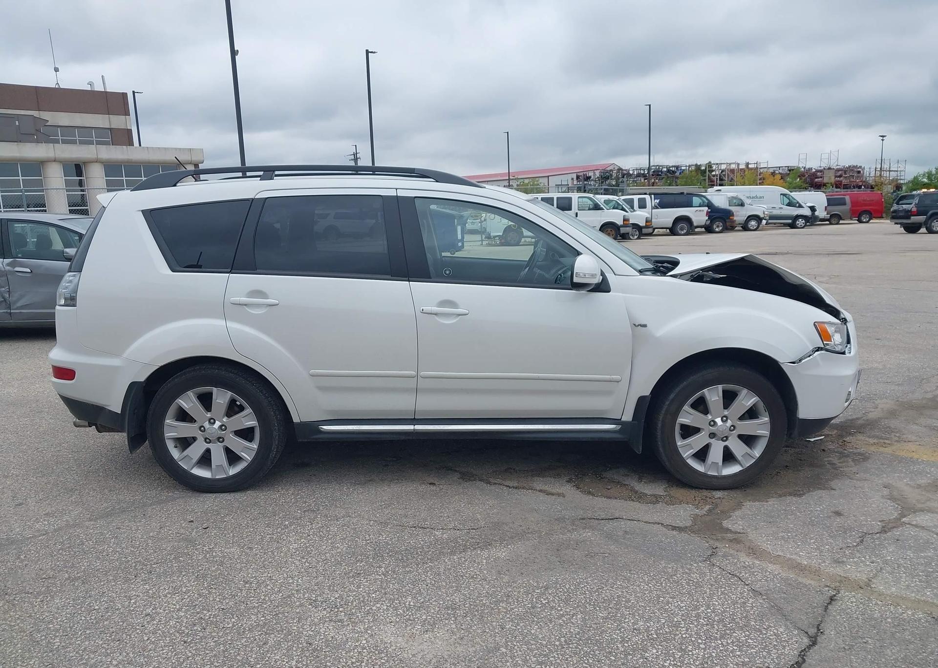 2011 MITSUBISHI OUTLANDER XLS