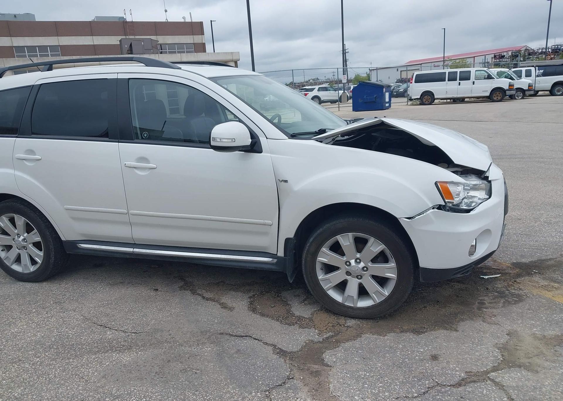 2011 MITSUBISHI OUTLANDER XLS